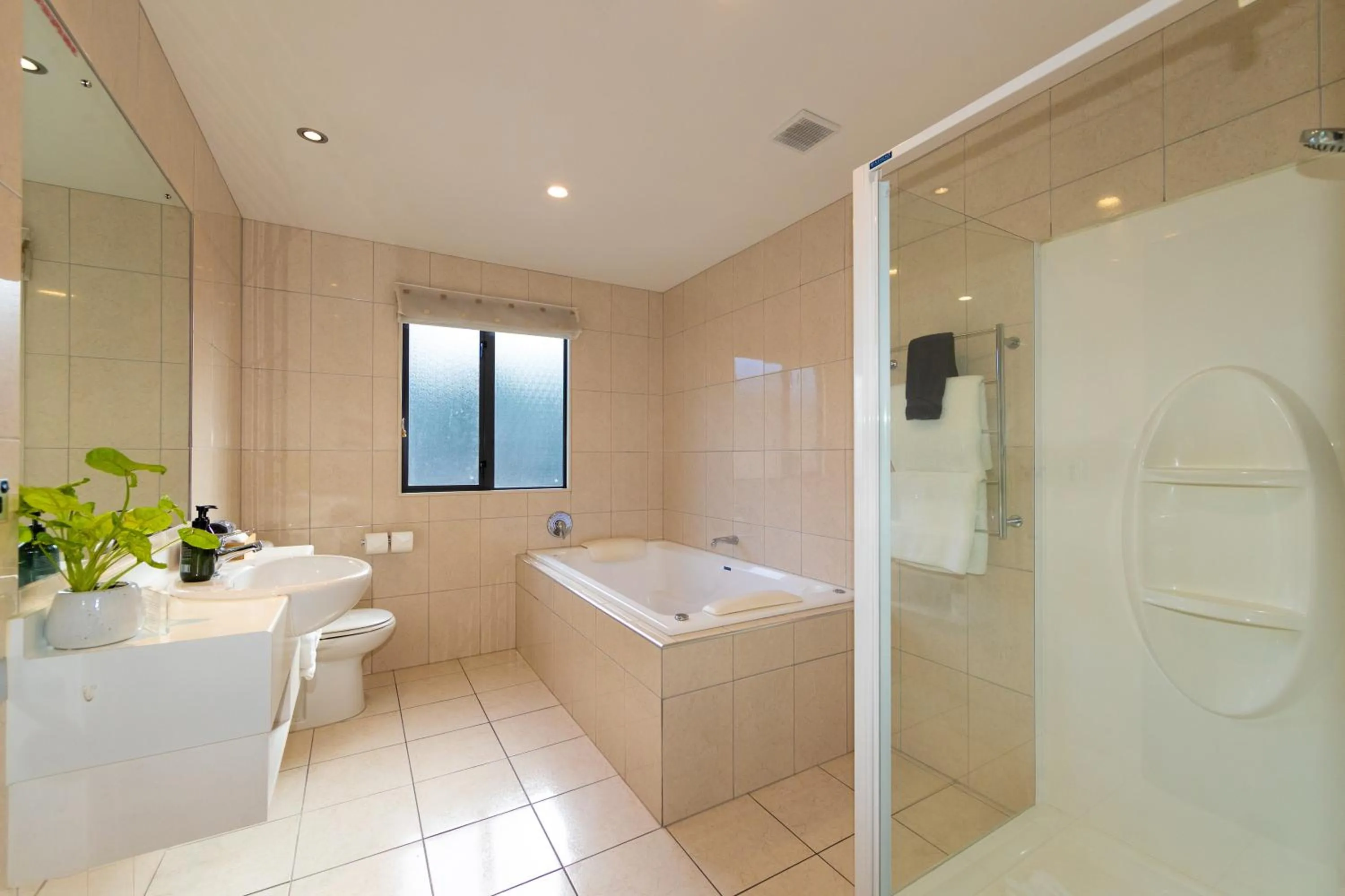 Bedroom in Harvest Lodge Motel