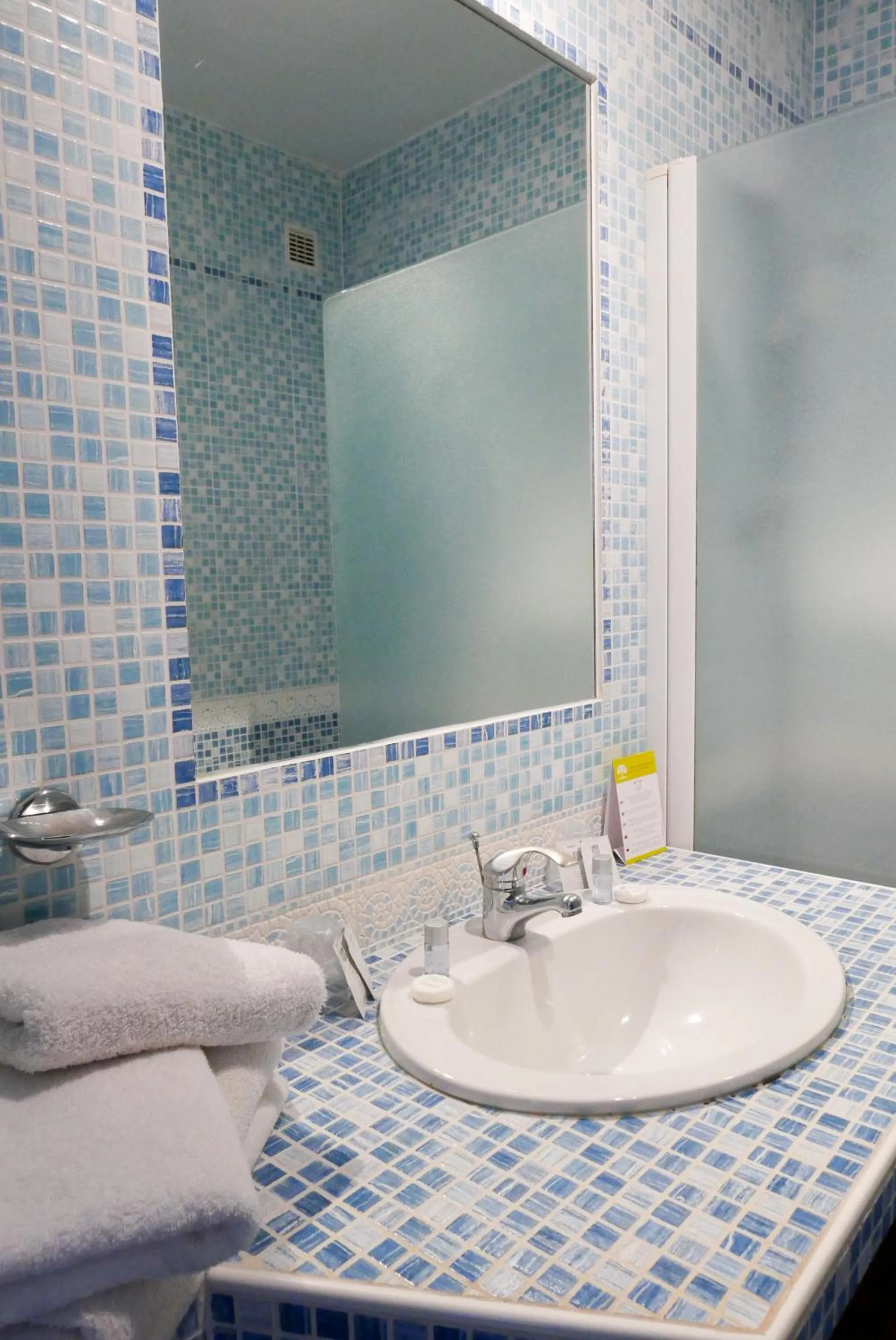 Bathroom in Le Catalan