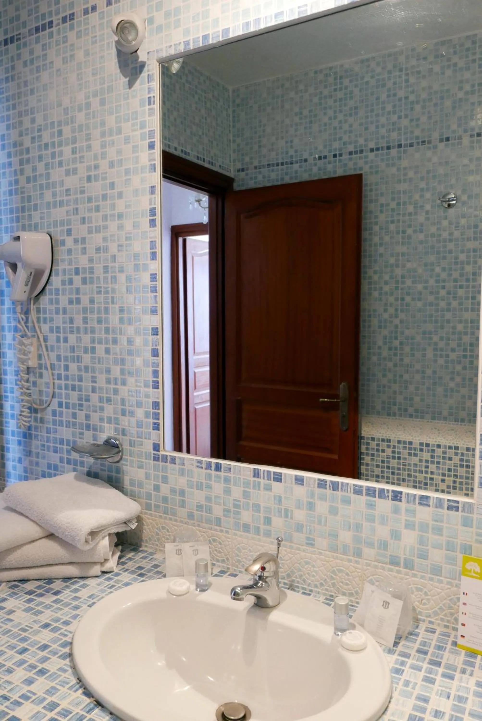 Bathroom in Le Catalan