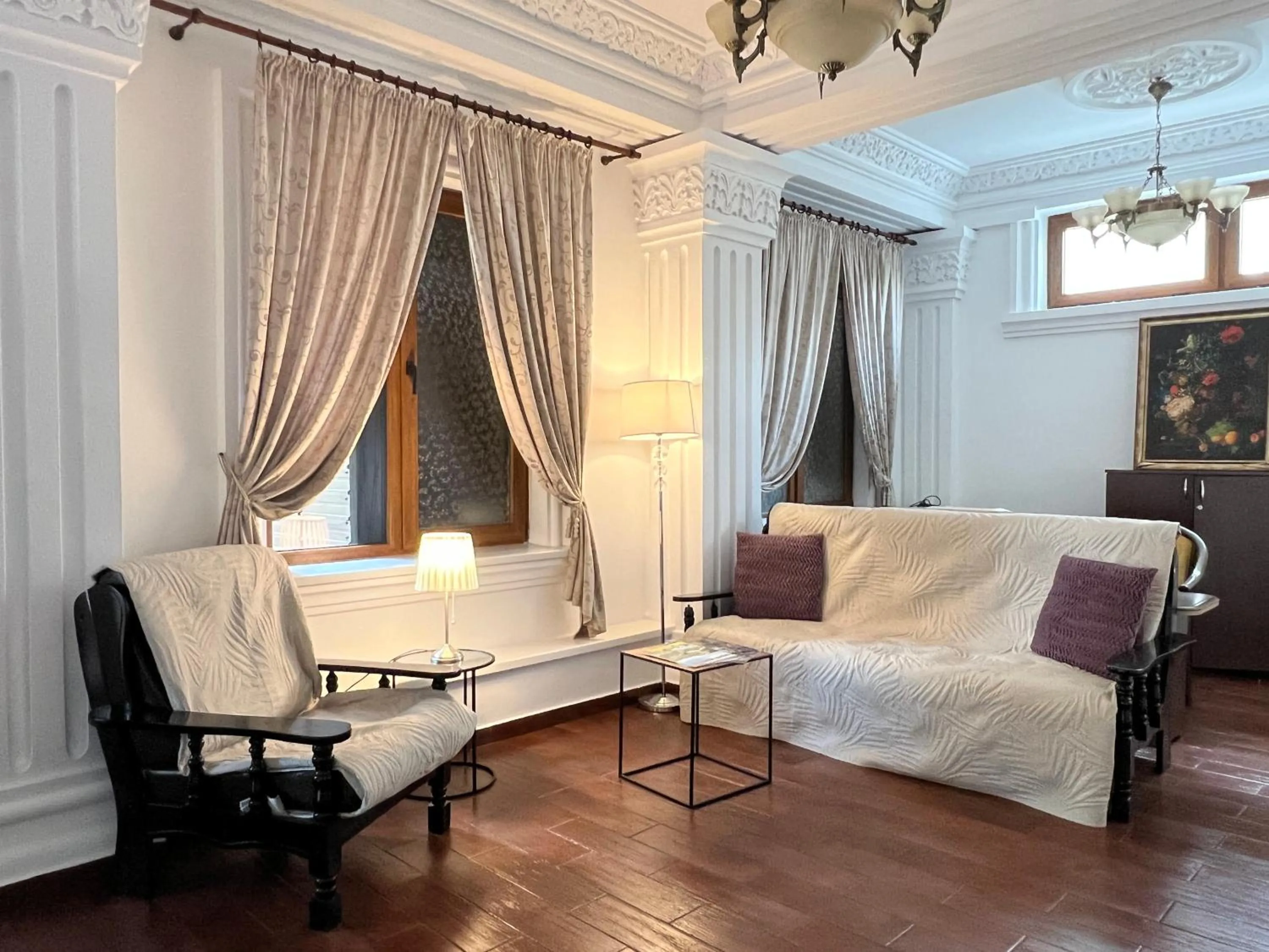 Seating area in Hotel Belvedere