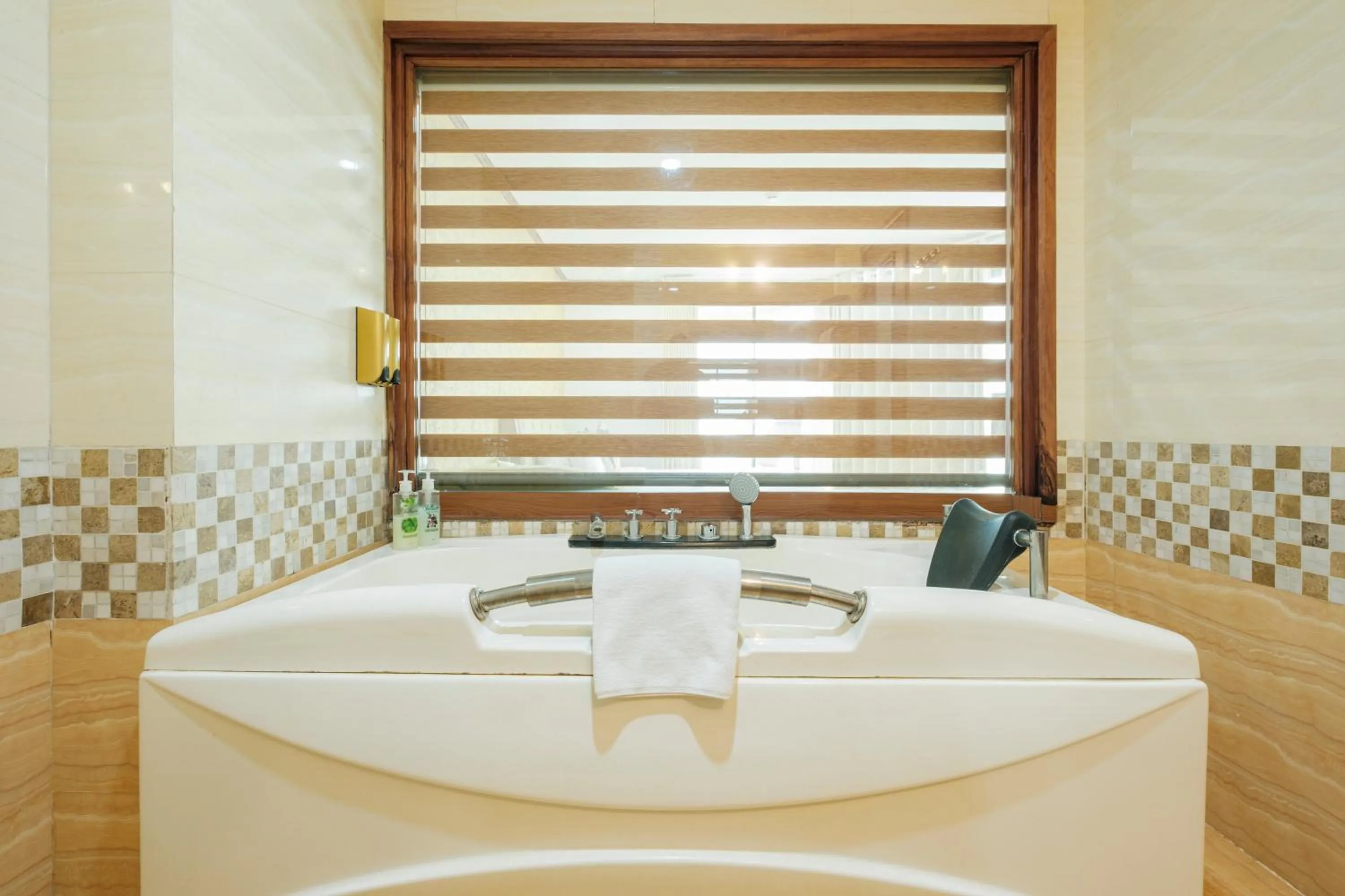 Sunset Westlake Hanoi Hotel