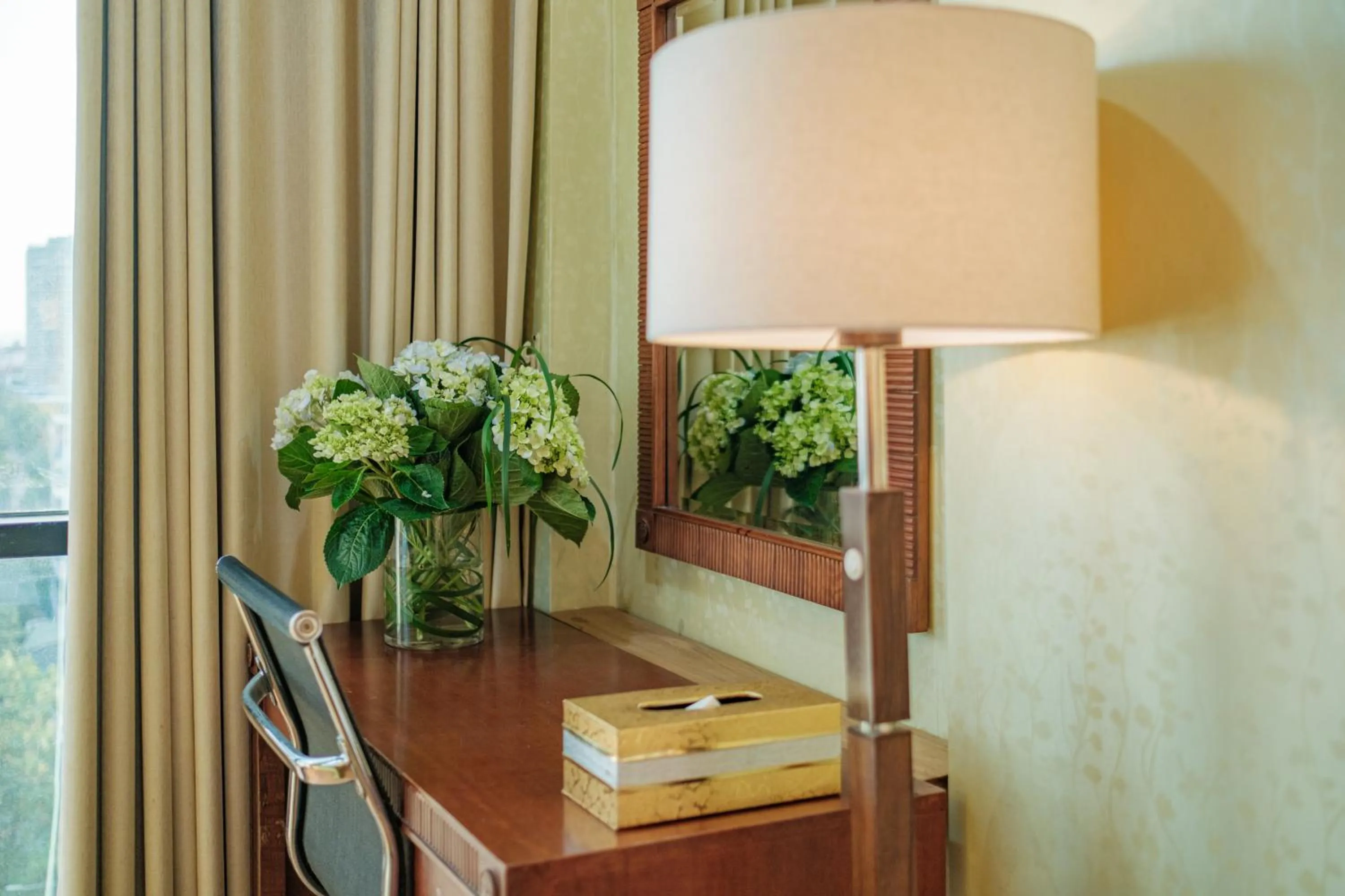 Sunset Westlake Hanoi Hotel