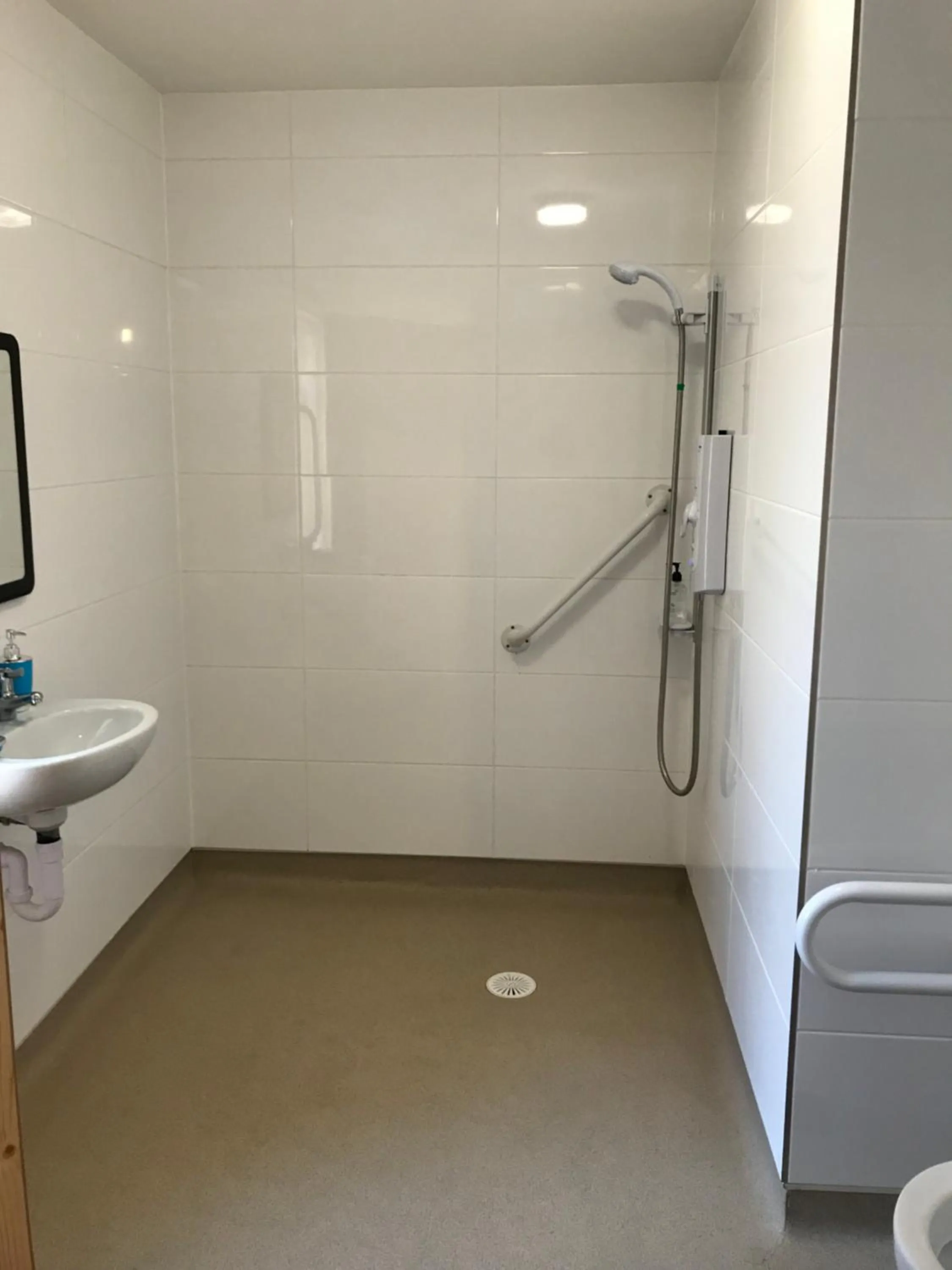 Shower in Oxford Bed and Breakfast