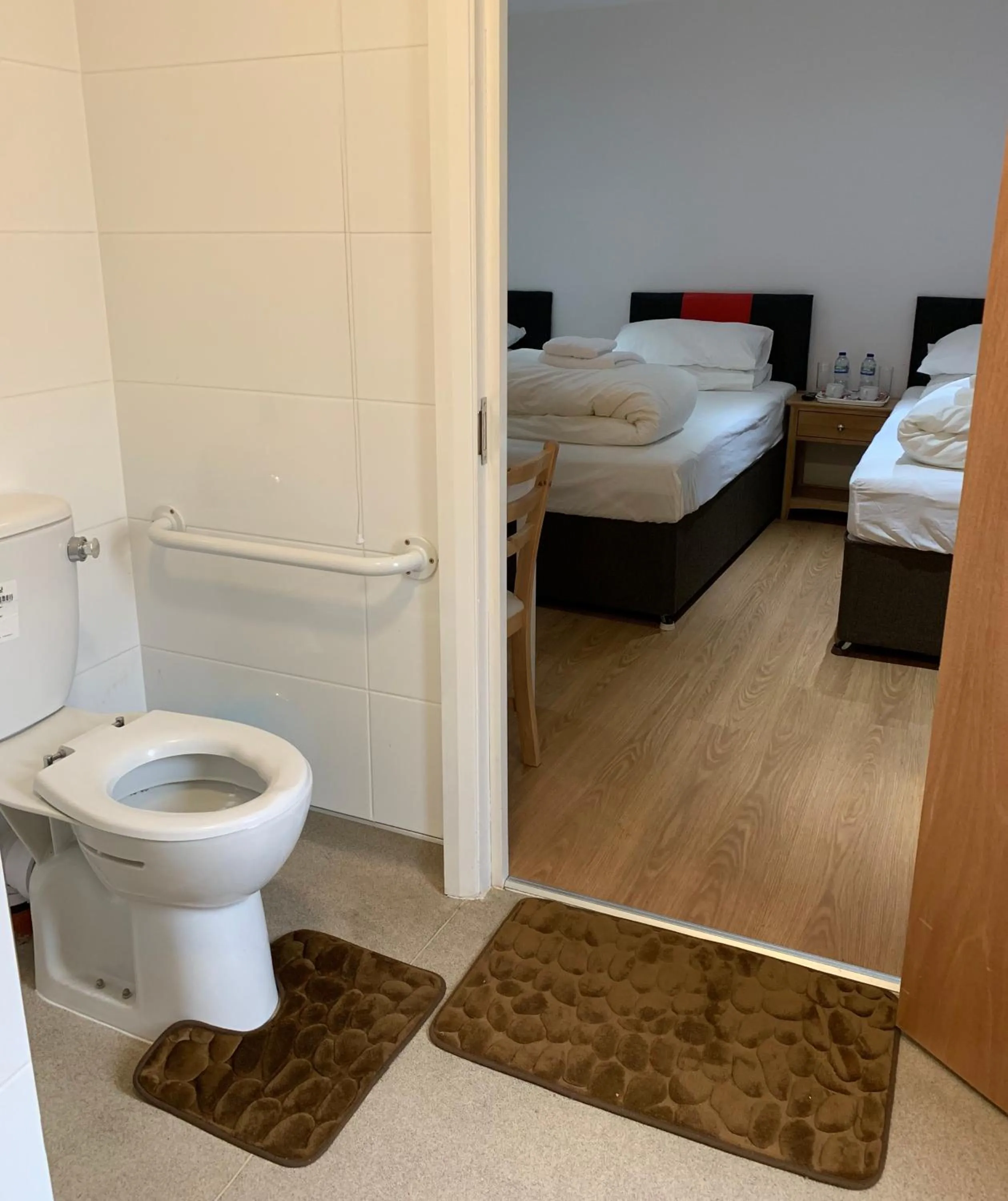 Toilet, Bed in Oxford Bed and Breakfast