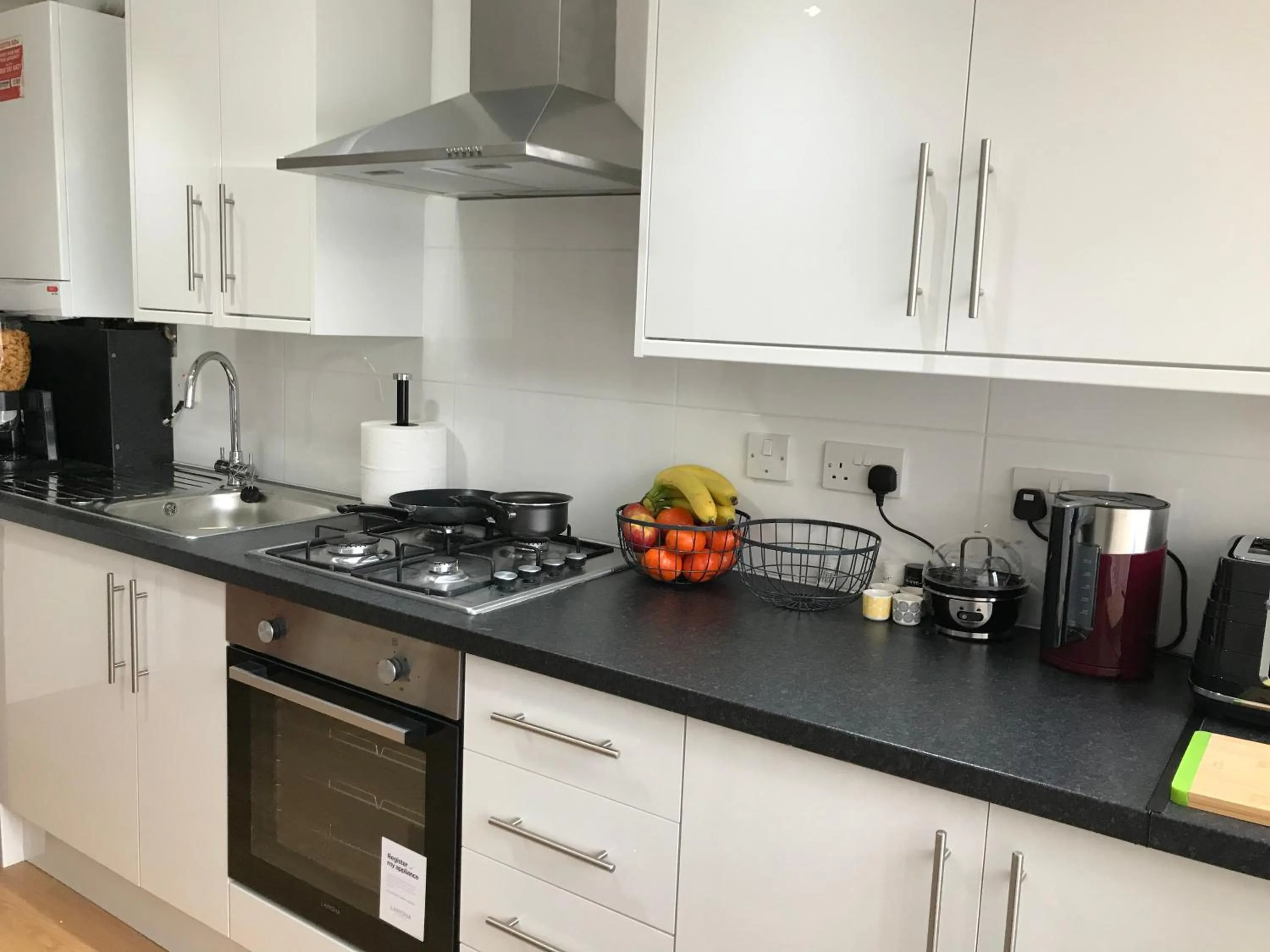 Communal kitchen in Oxford Bed and Breakfast