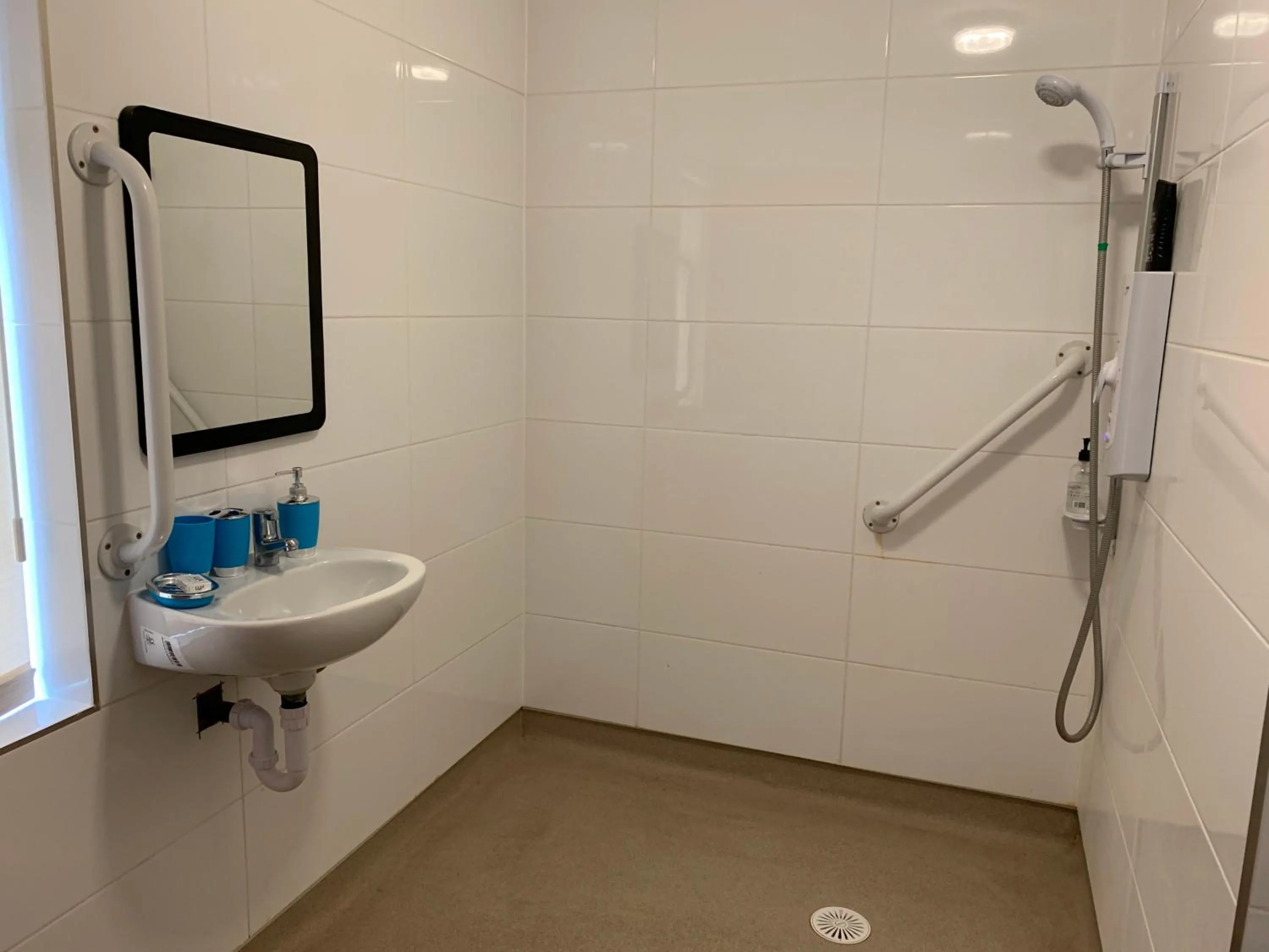 Shower in Oxford Bed and Breakfast