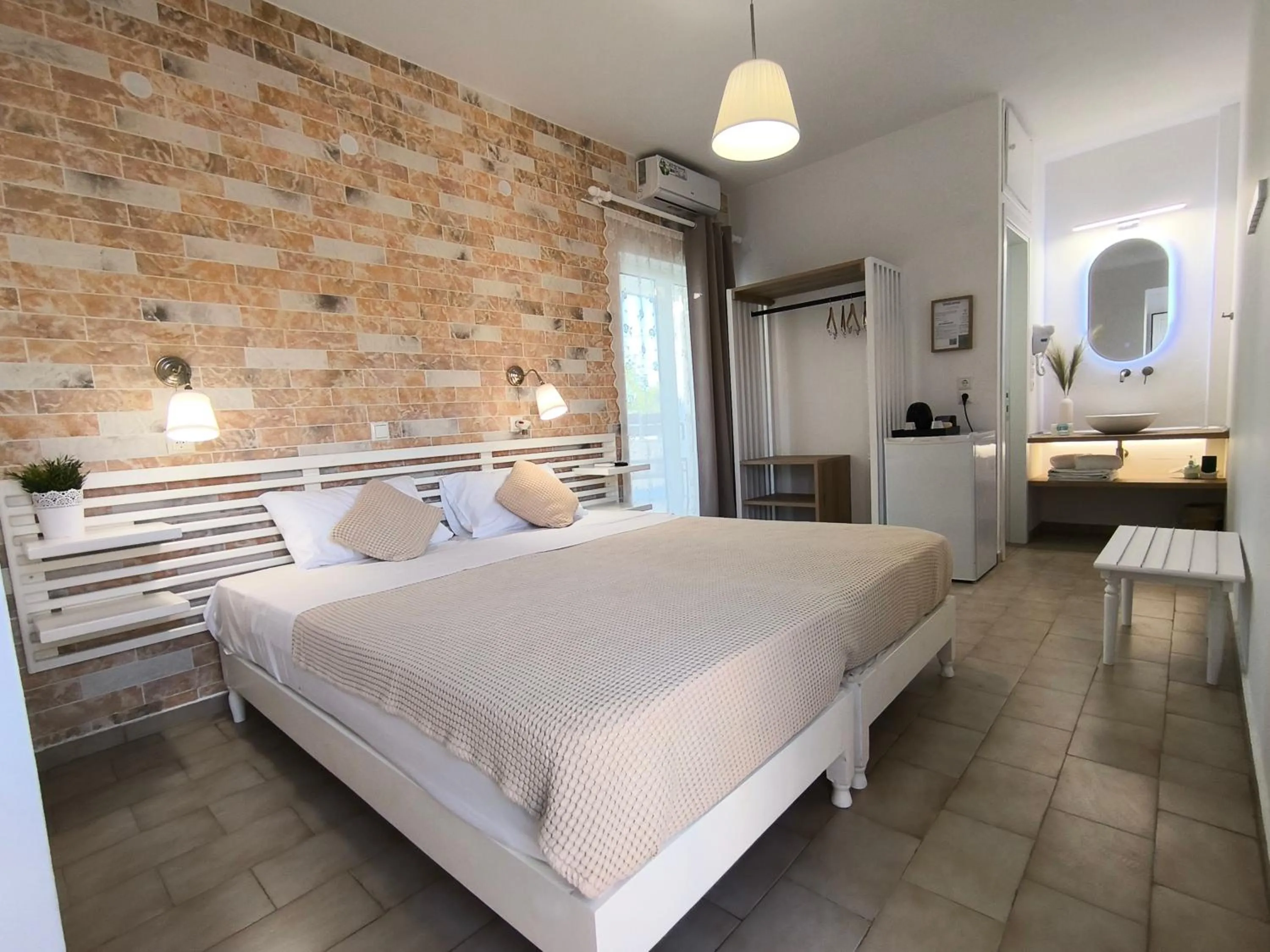 Photo of the whole room, Bed in The Coast seaside rooms