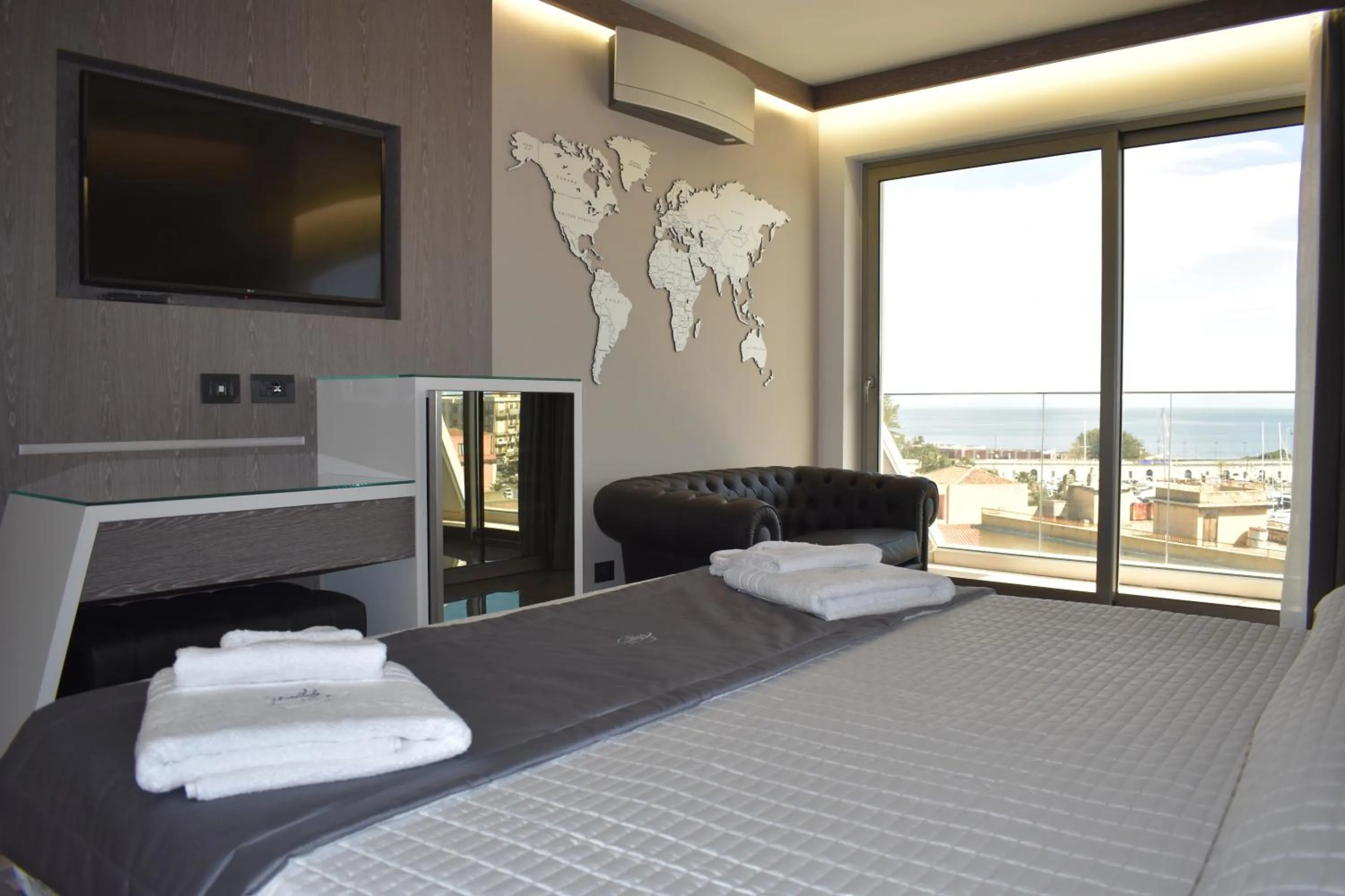 Patio, Bed in Upper - Boutique Hotel