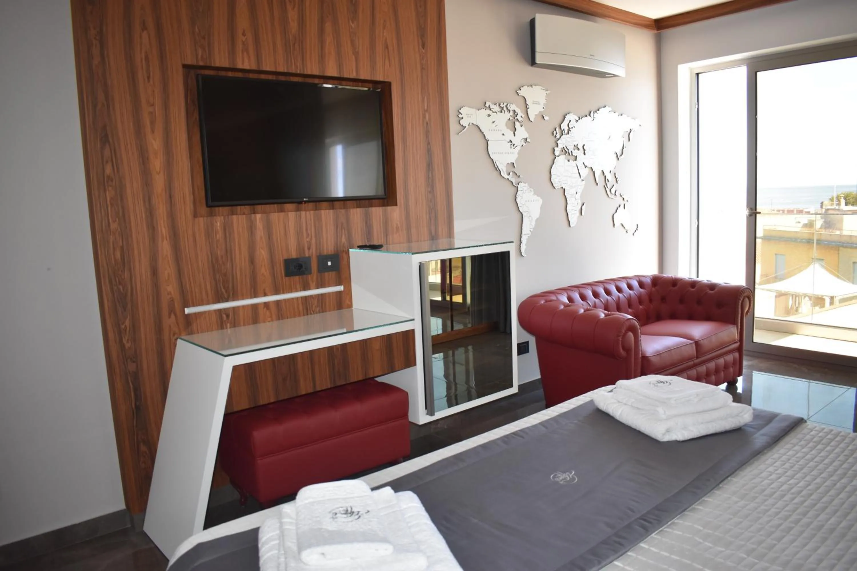 Living room, Bed in Upper - Boutique Hotel