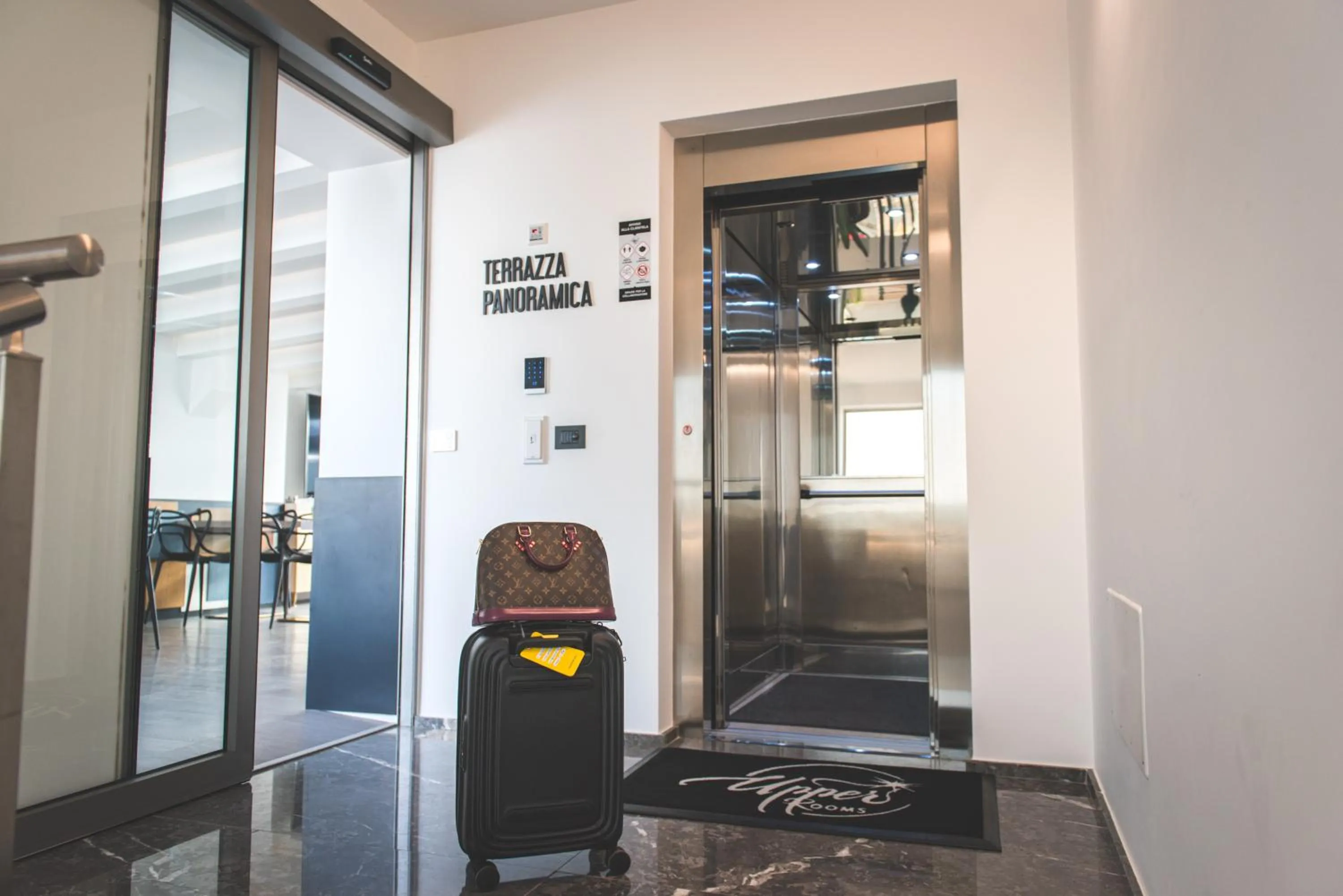 Upper - Boutique Hotel