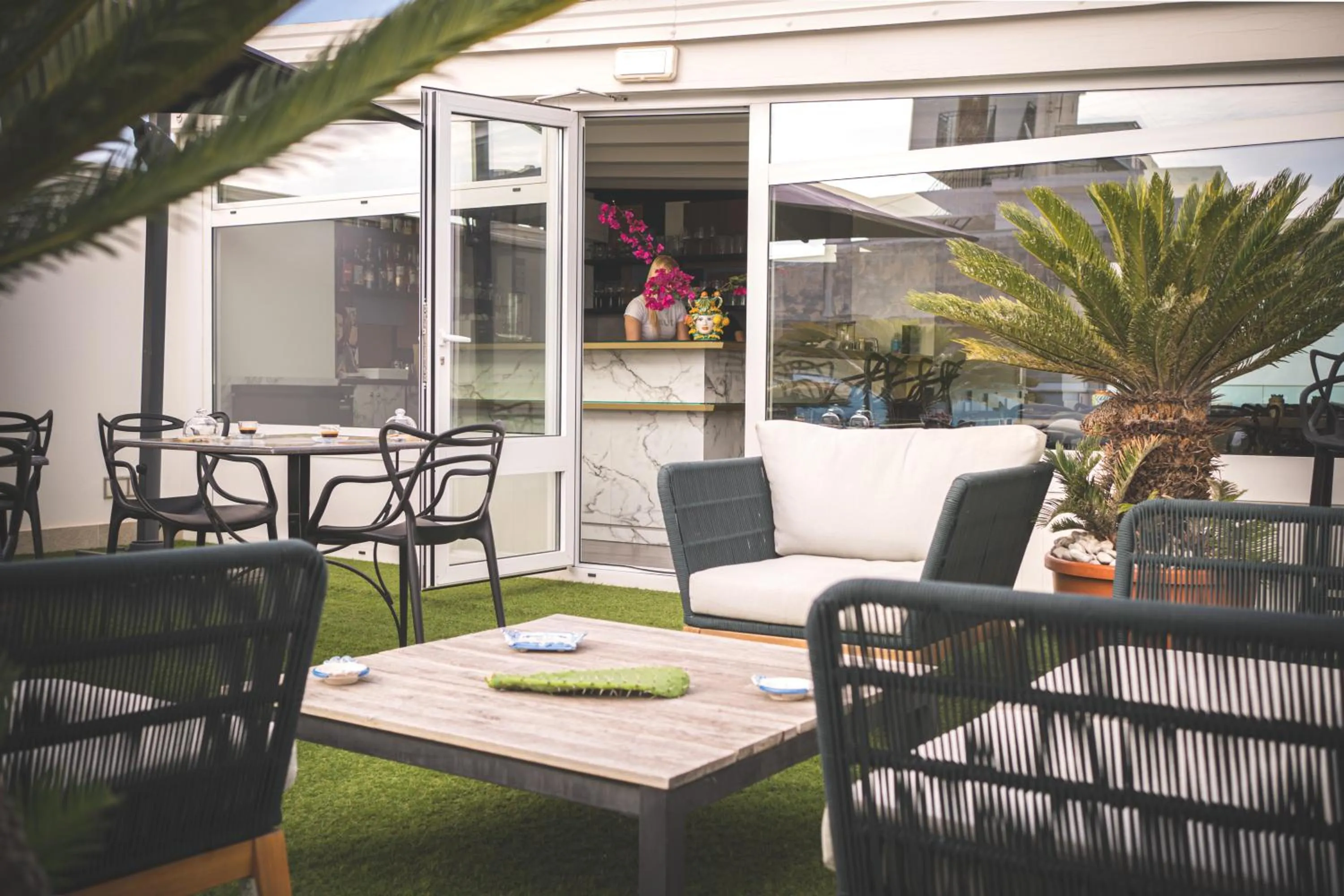 Upper - Boutique Hotel