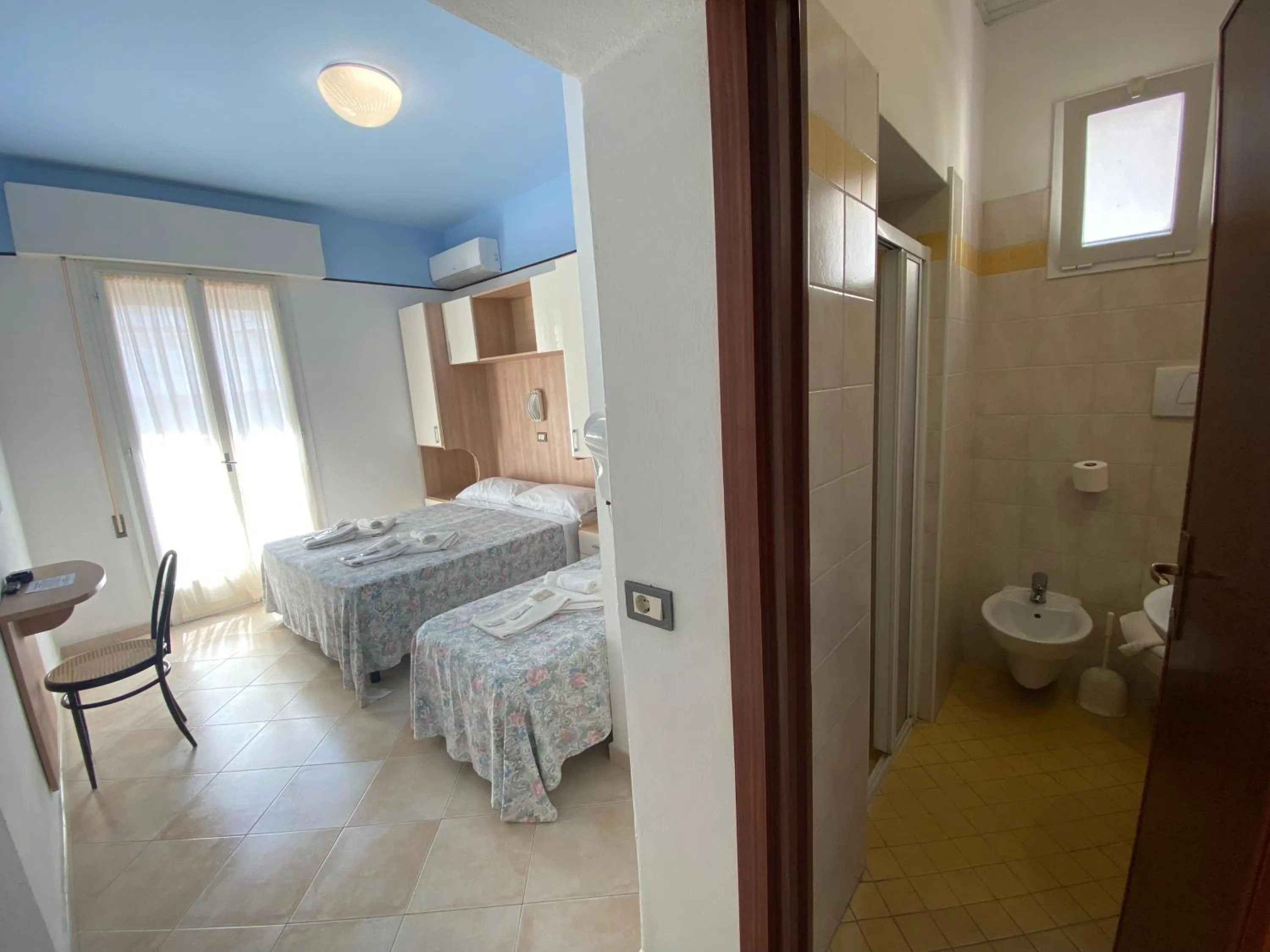 Bathroom, Bed in Hotel Nanni Garnì