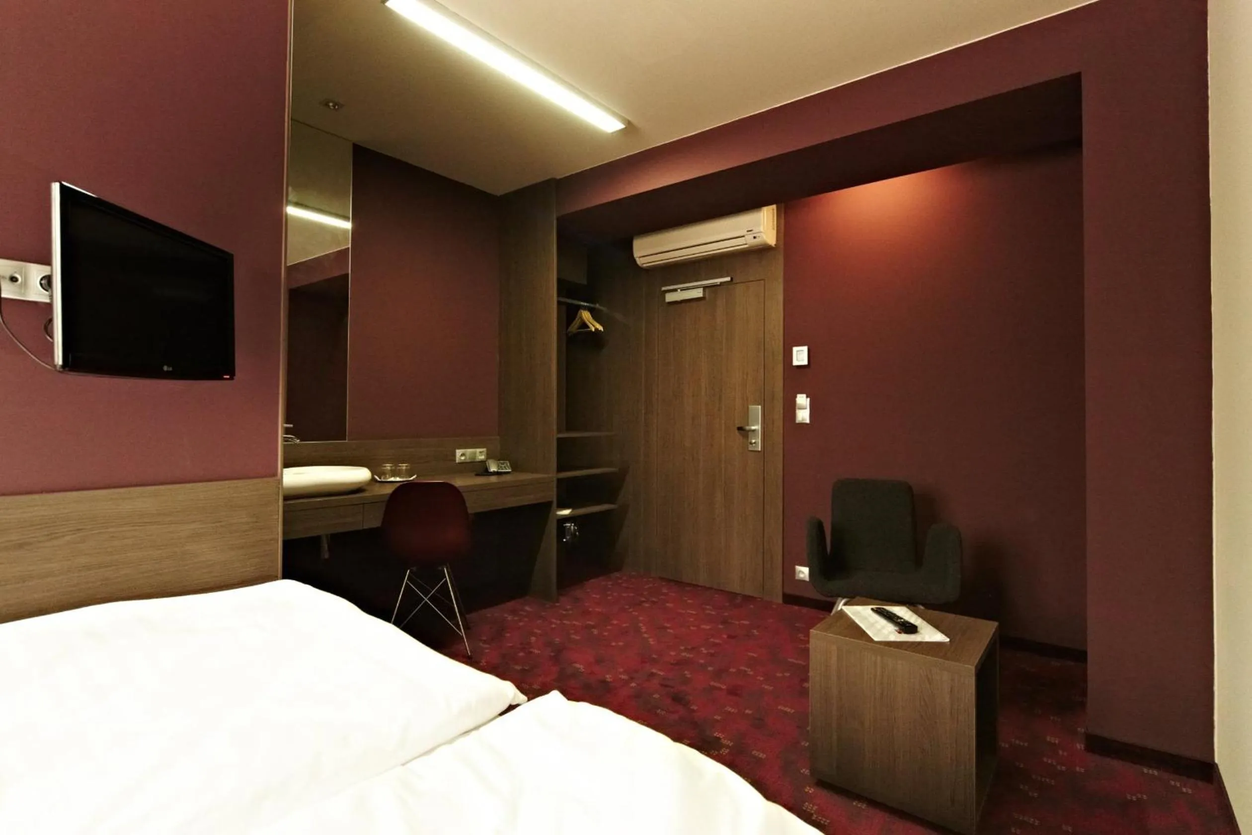 Photo of the whole room, Bed in Kongres Hotel Roca