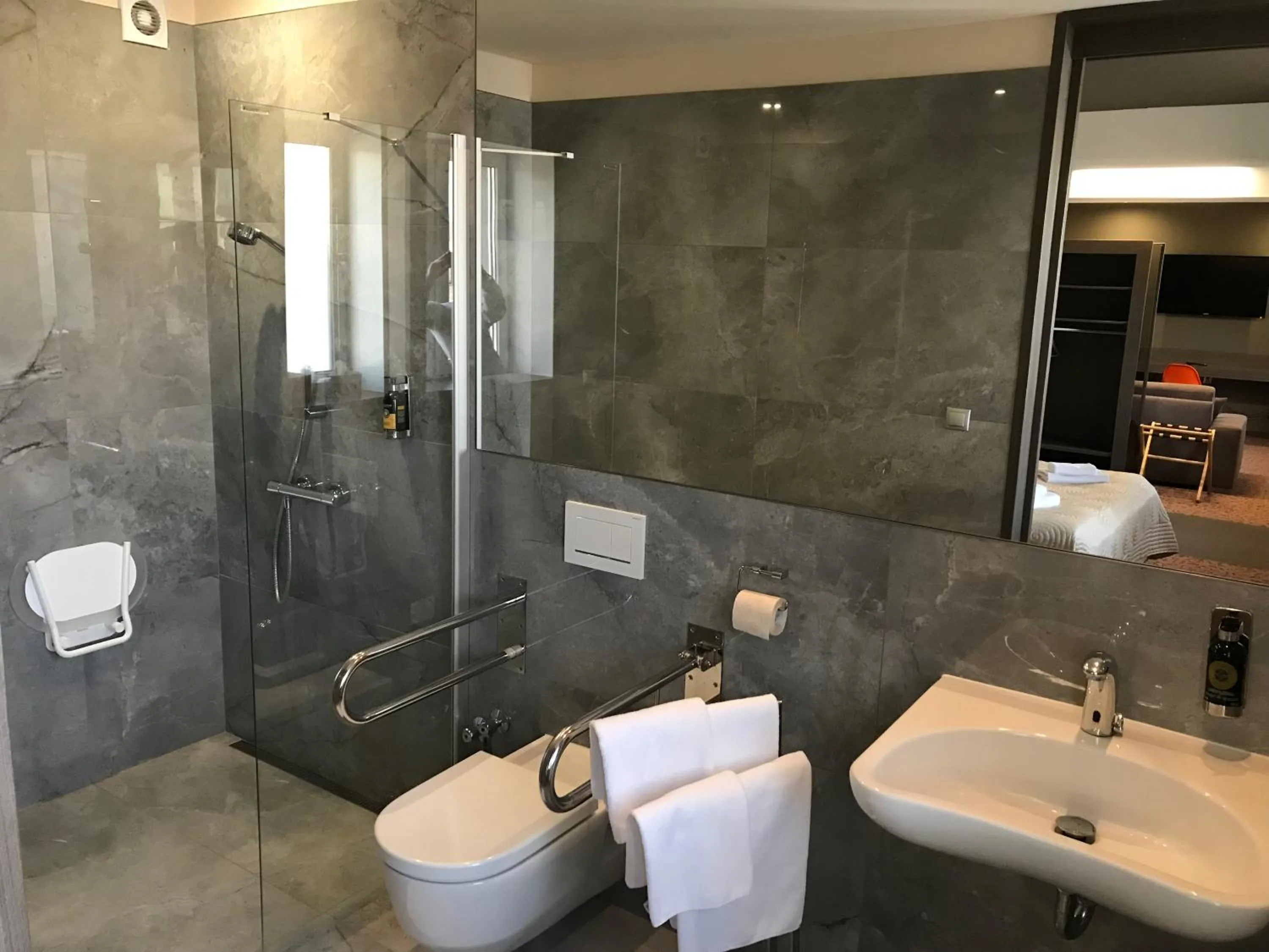 Bathroom in Kongres Hotel Roca