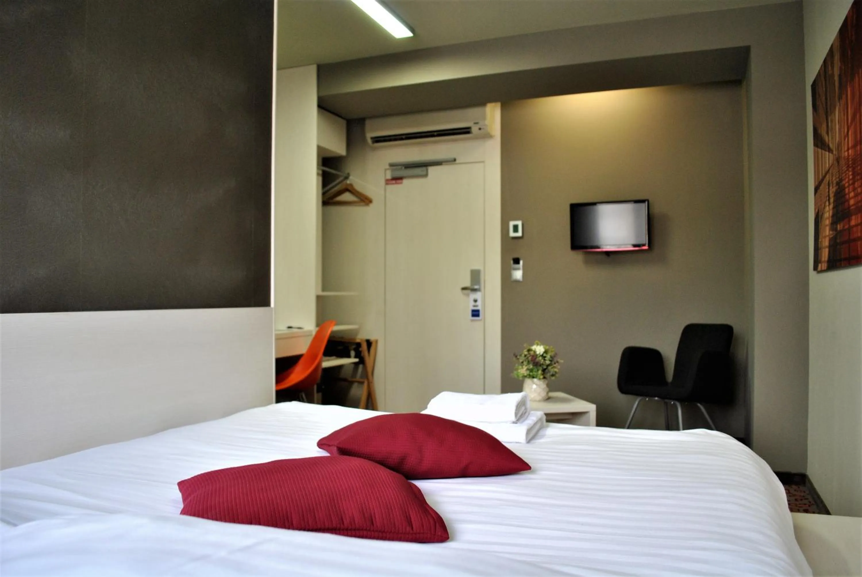 Photo of the whole room, Bed in Kongres Hotel Roca
