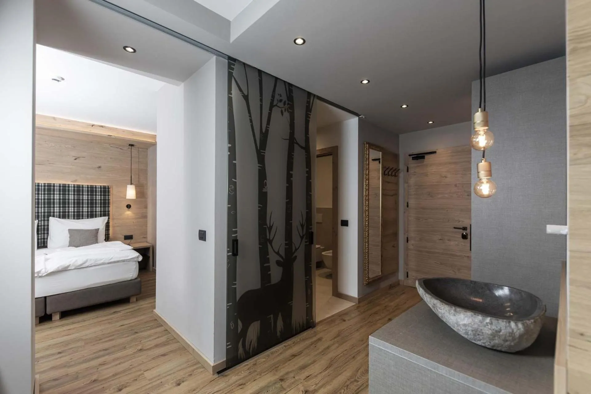 Bathroom, Bed in Ariston Lake View Hotel