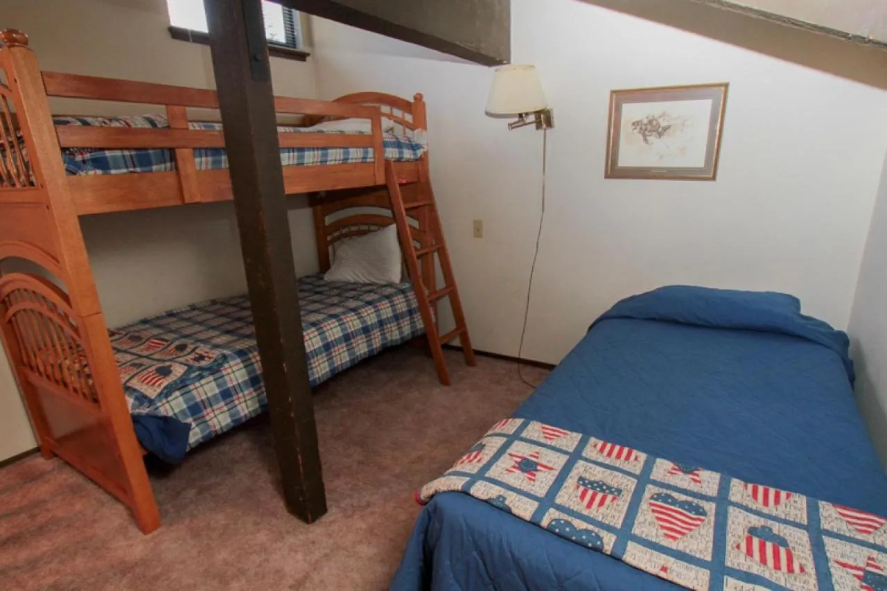 Bed in Discovery 4 #128, Loft