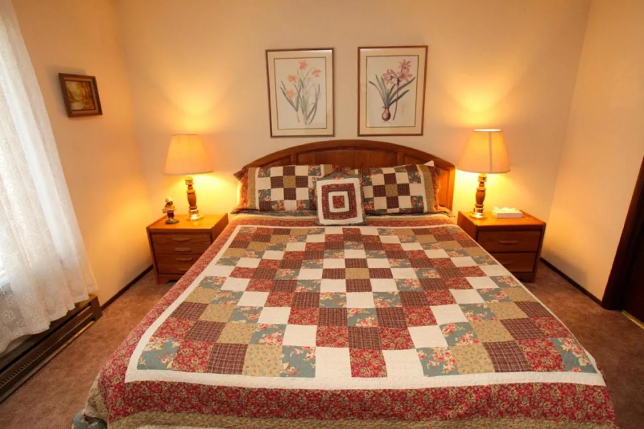 Bed in Discovery 4 #128, Loft