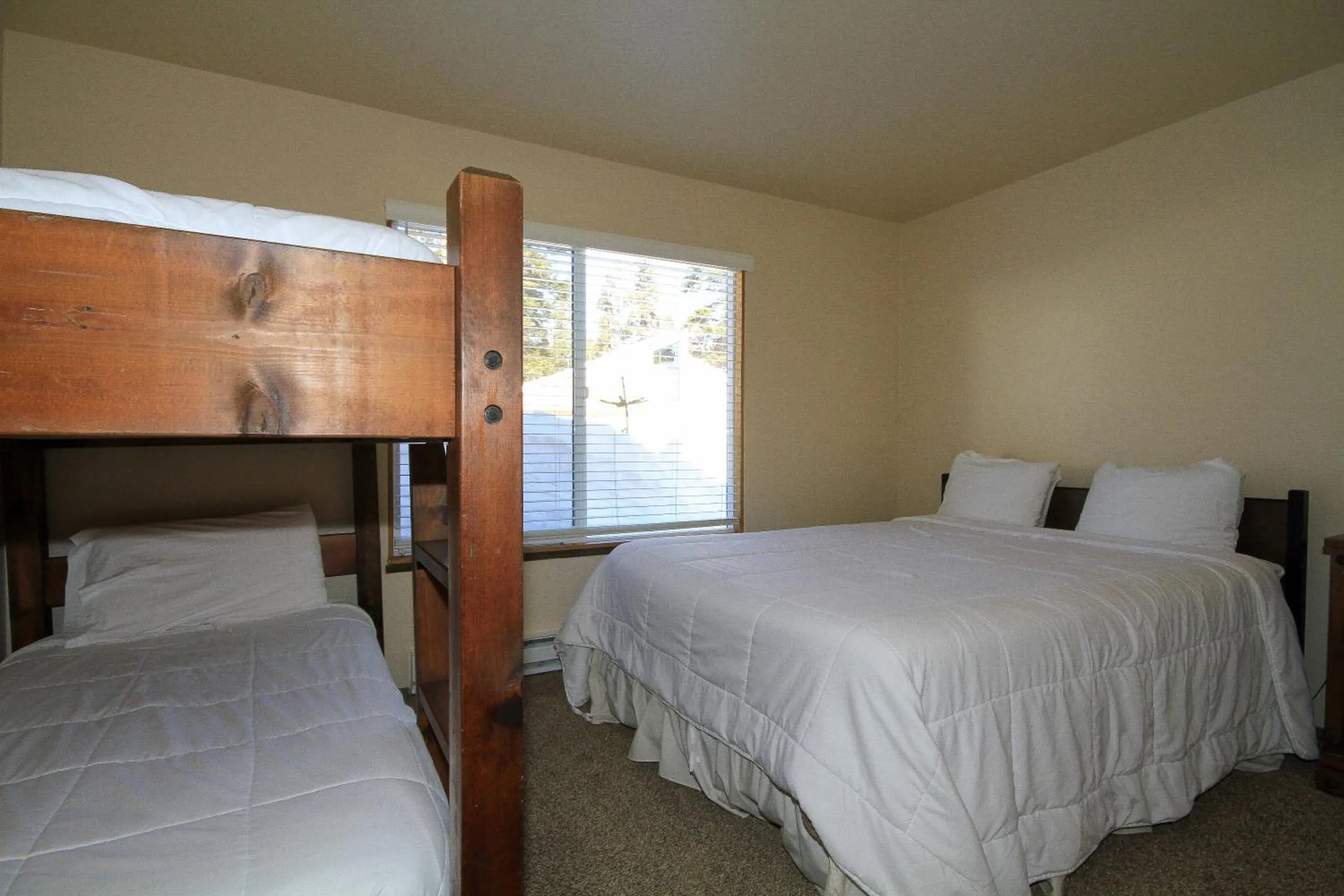 Other, Bed in Discovery 4 125