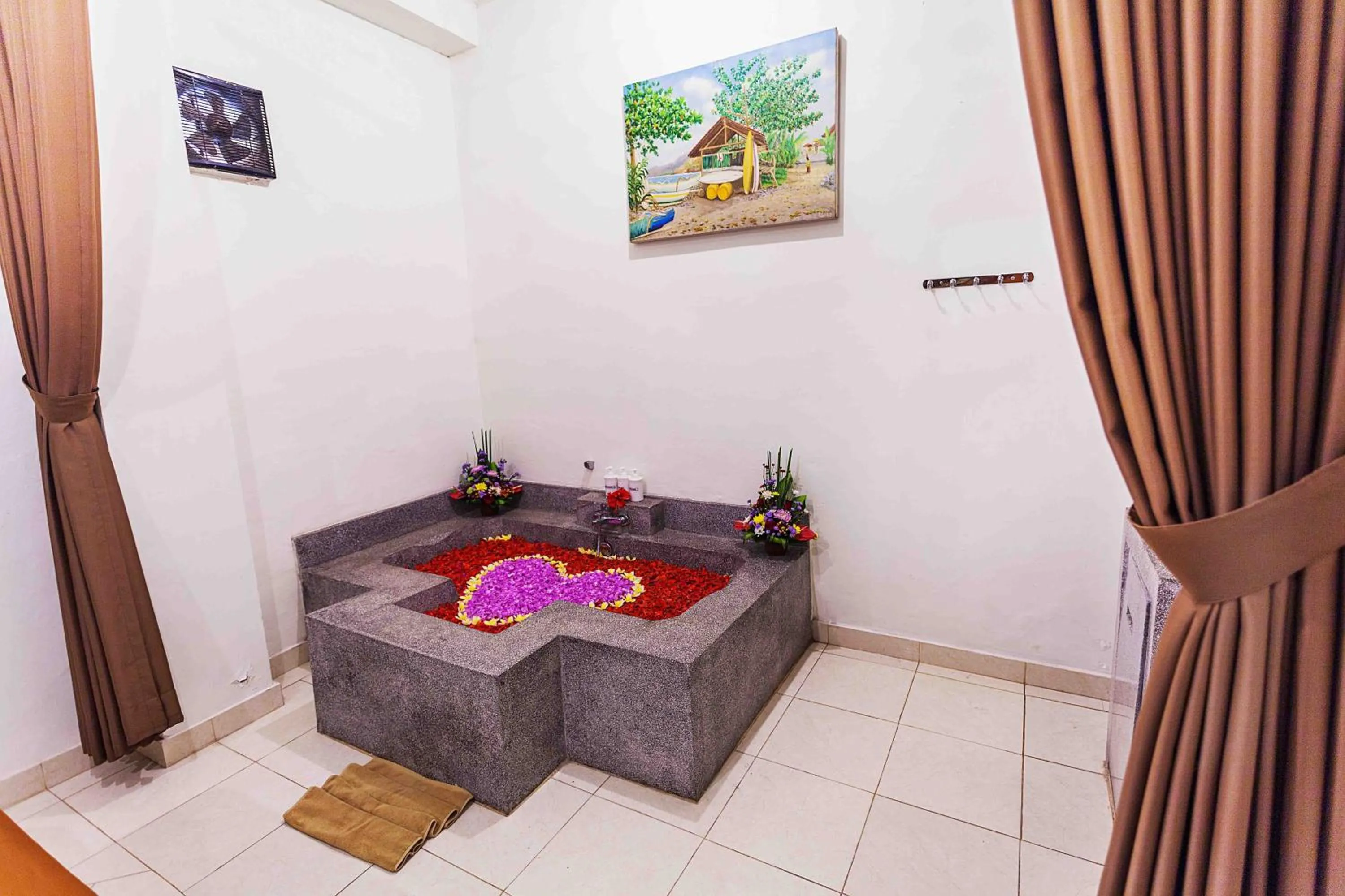 Hot Tub in Ubud Inn Cottage by Prasi