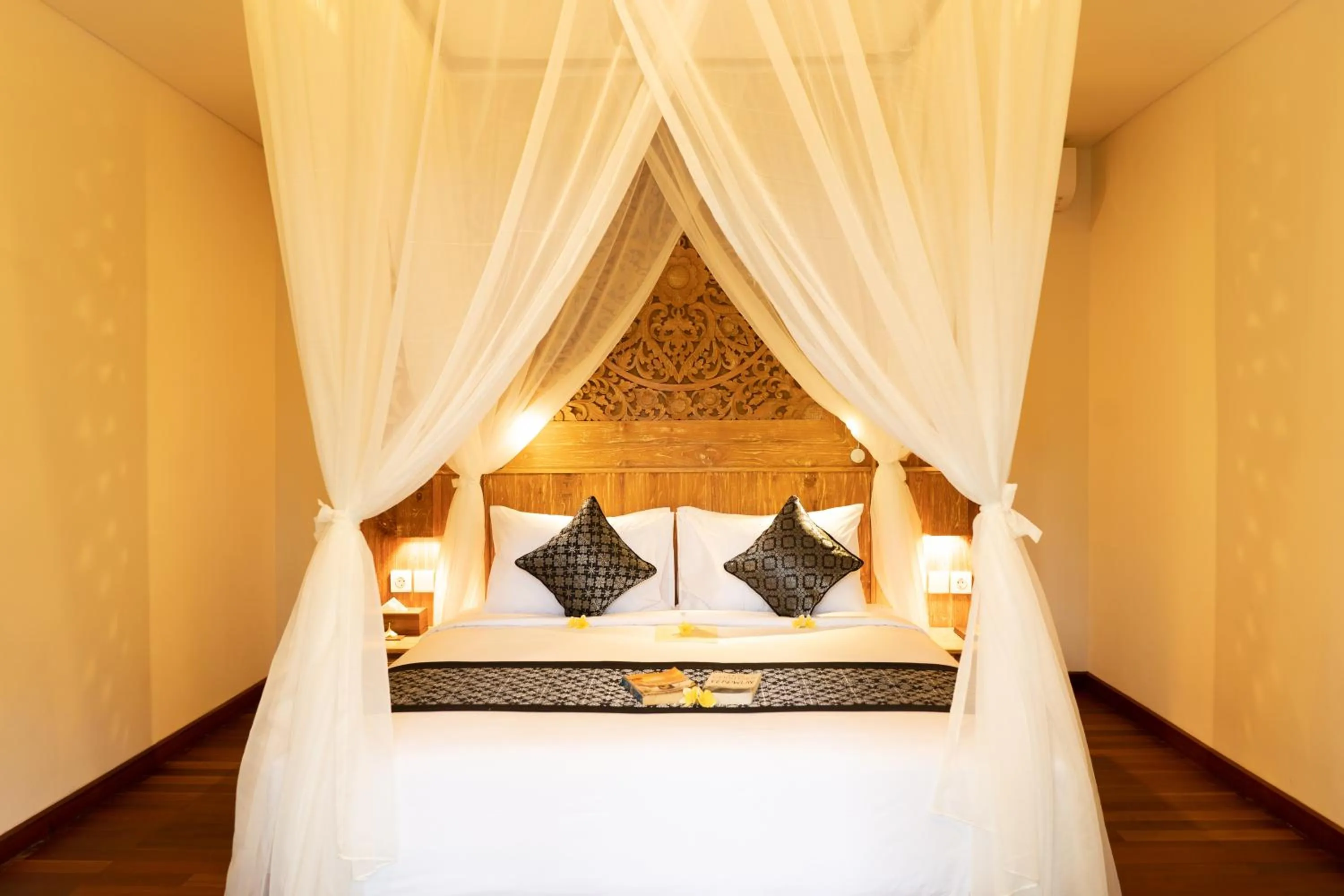 Bed in Ubud Inn Cottage by Prasi