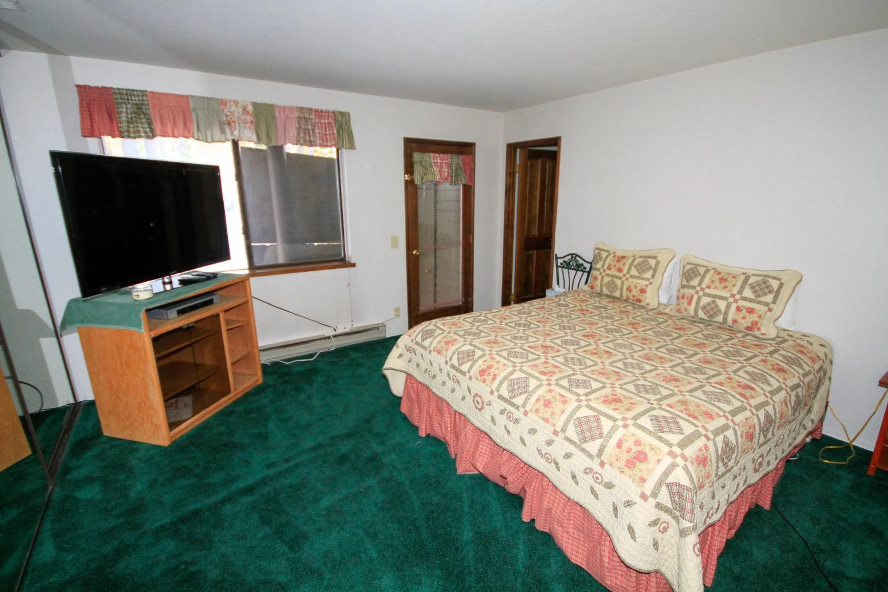 Other, Bed in Forest Creek 3 Pet accepted
