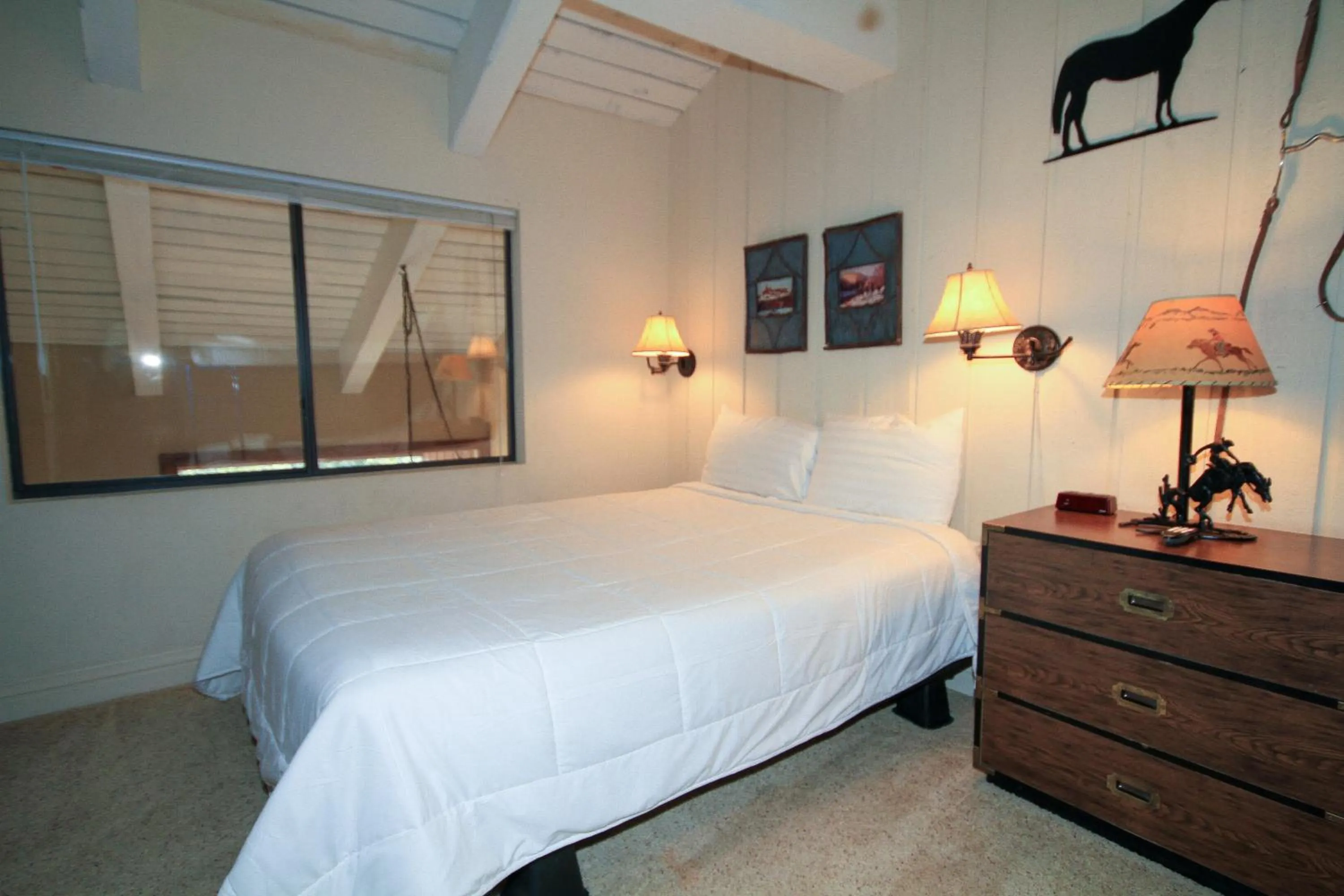 Other, Bed in Mammoth Ski Racquet Club 67