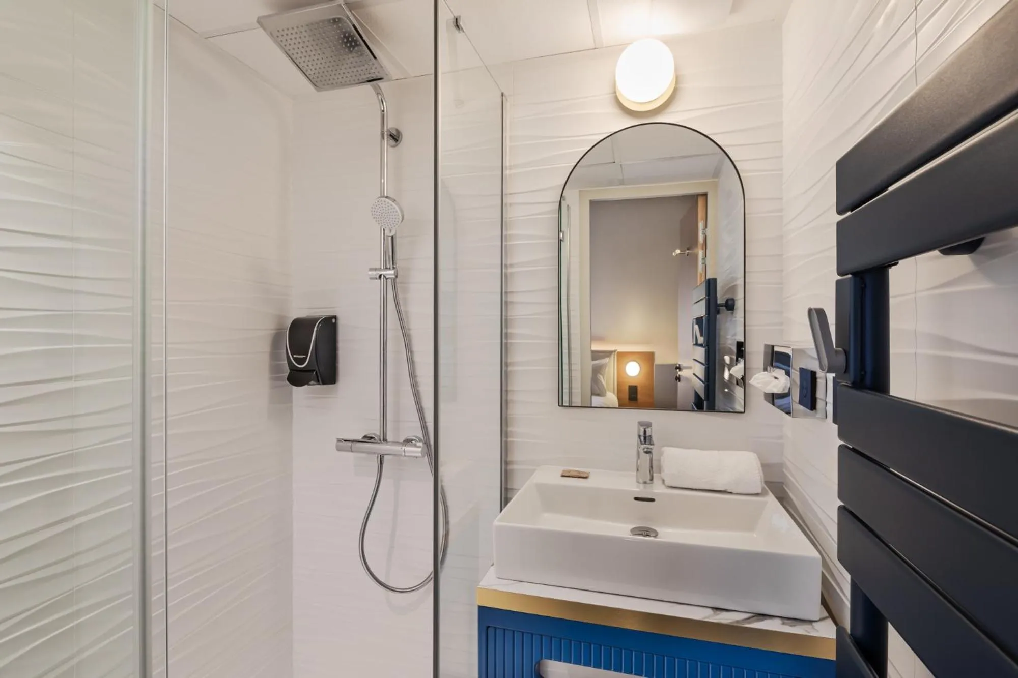 Shower in Kyriad Saint Brieuc - Tregueux