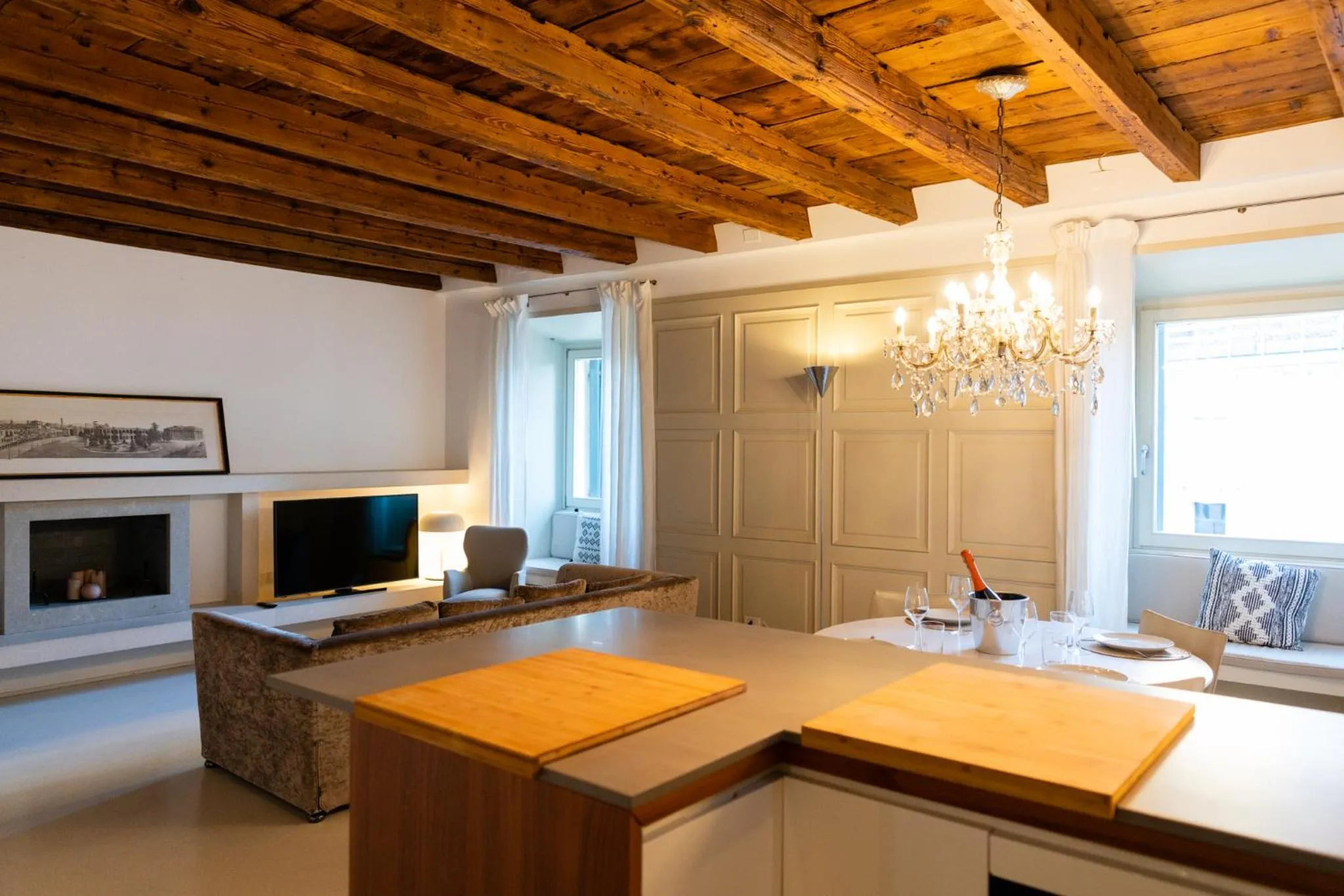 Deluxe Two-Bedroom Apartment - Separate Building in Relais La Torre
