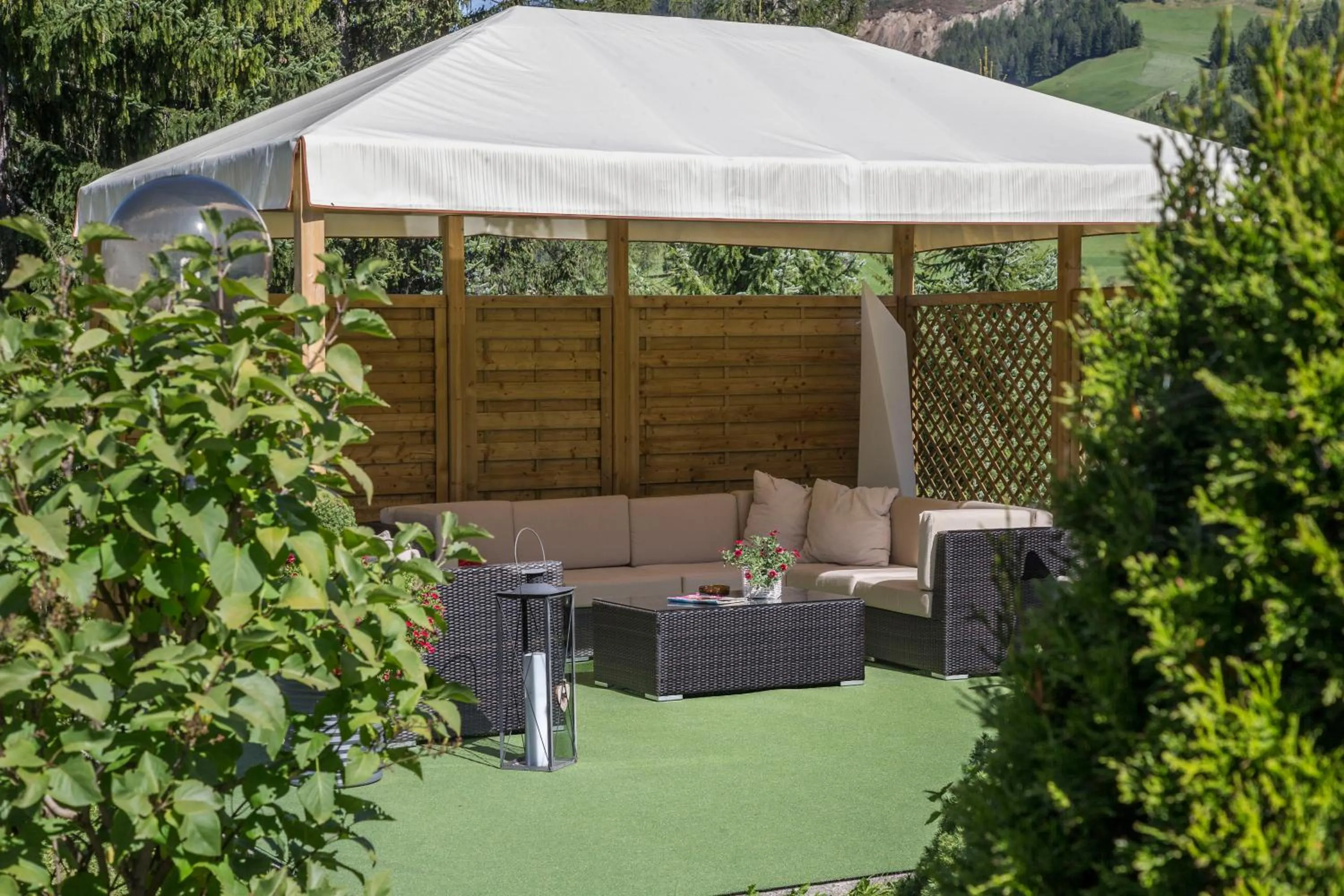 Garden in La Bercia Alpine Lodge & Spa