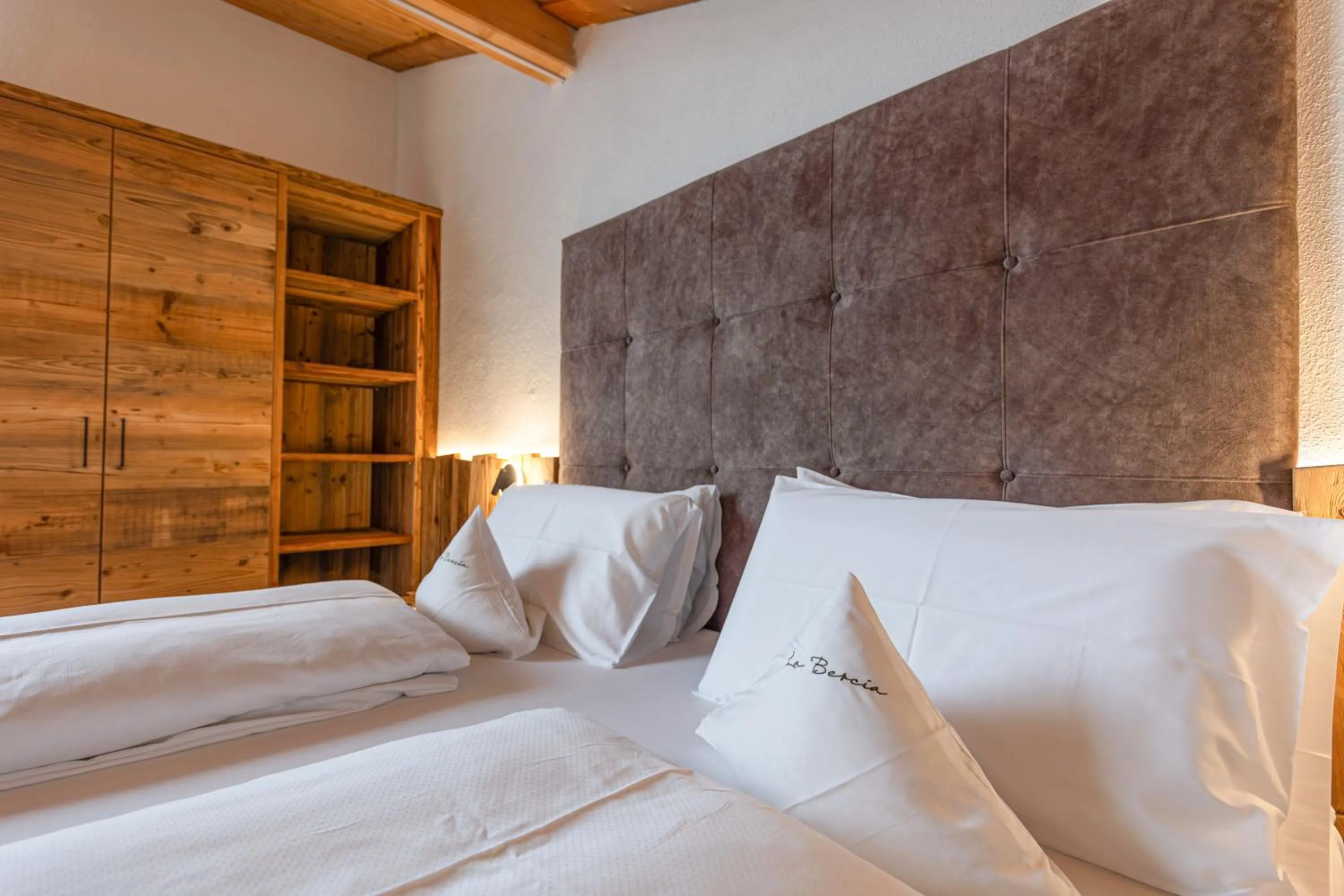 Bed in La Bercia Alpine Lodge & Spa