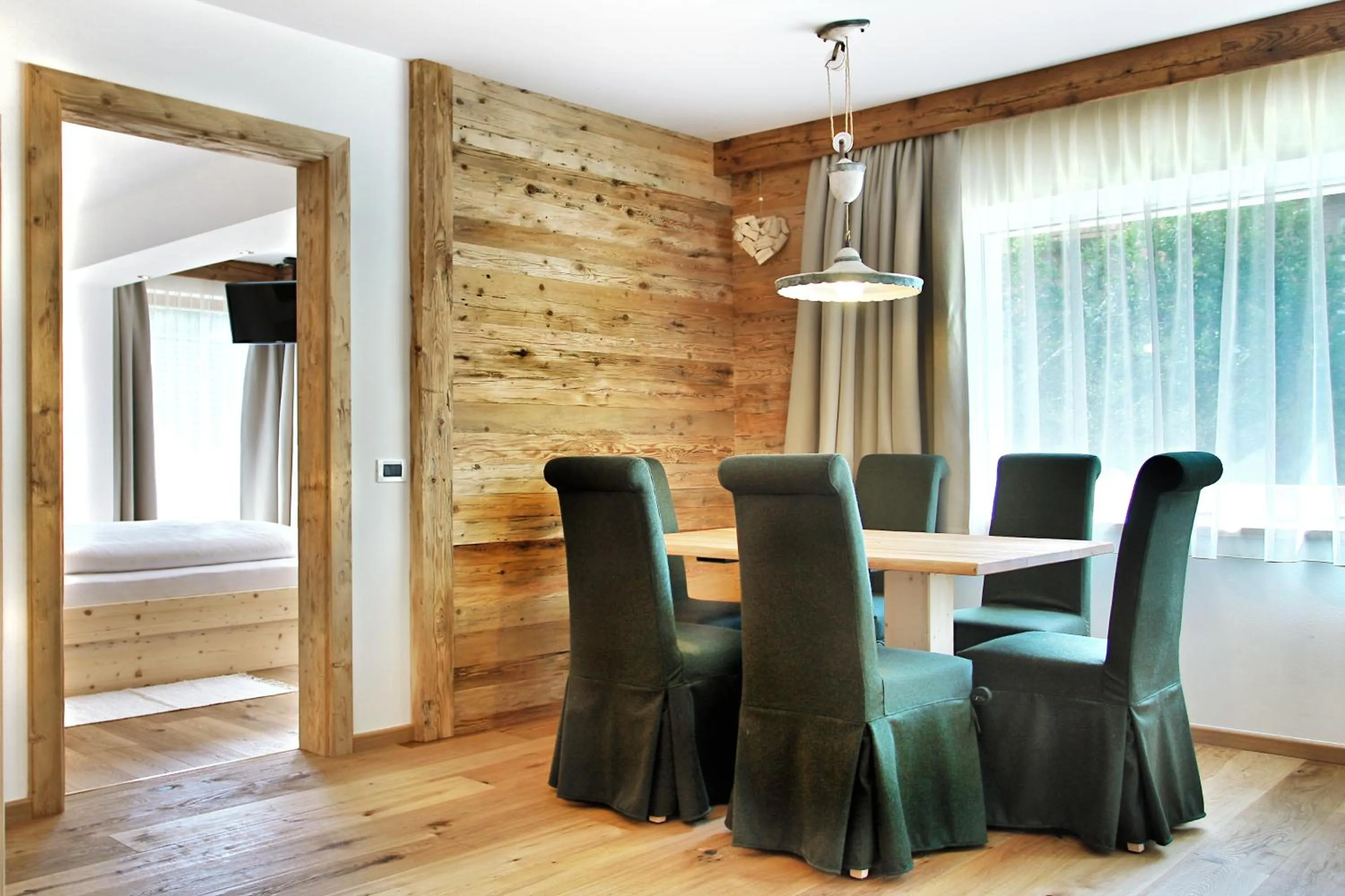 Dining area in La Bercia Alpine Lodge & Spa