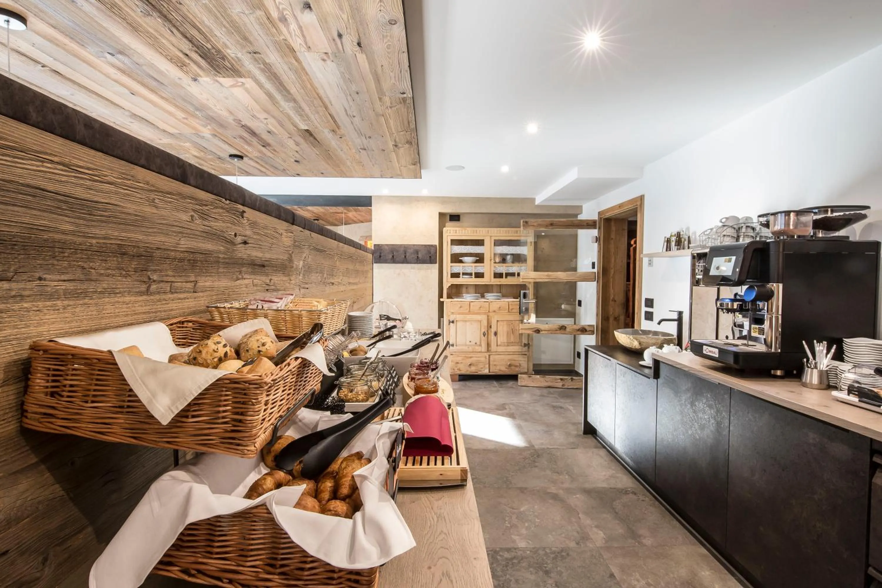 Breakfast in La Bercia Alpine Lodge & Spa