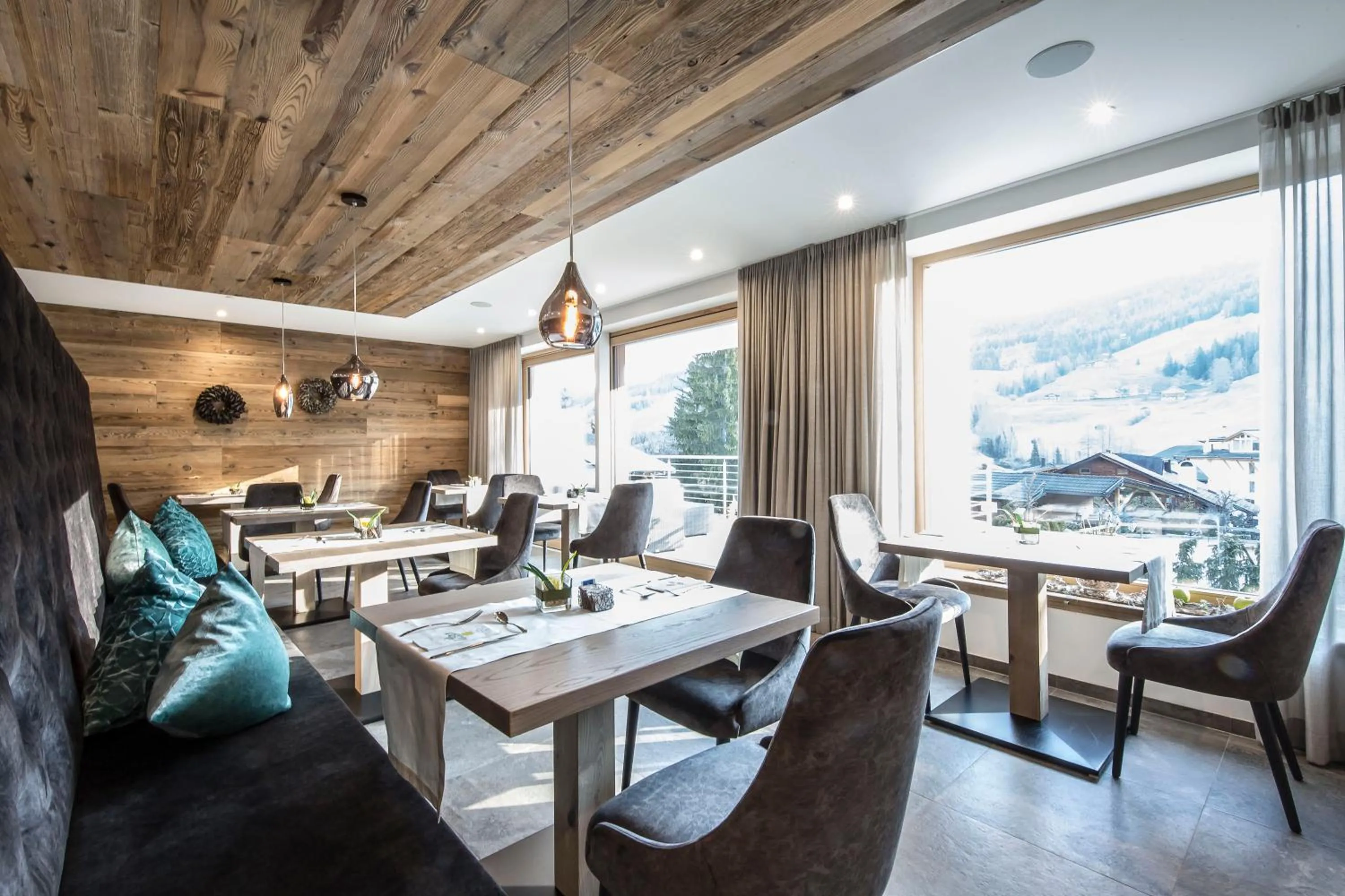 Dining area in La Bercia Alpine Lodge & Spa