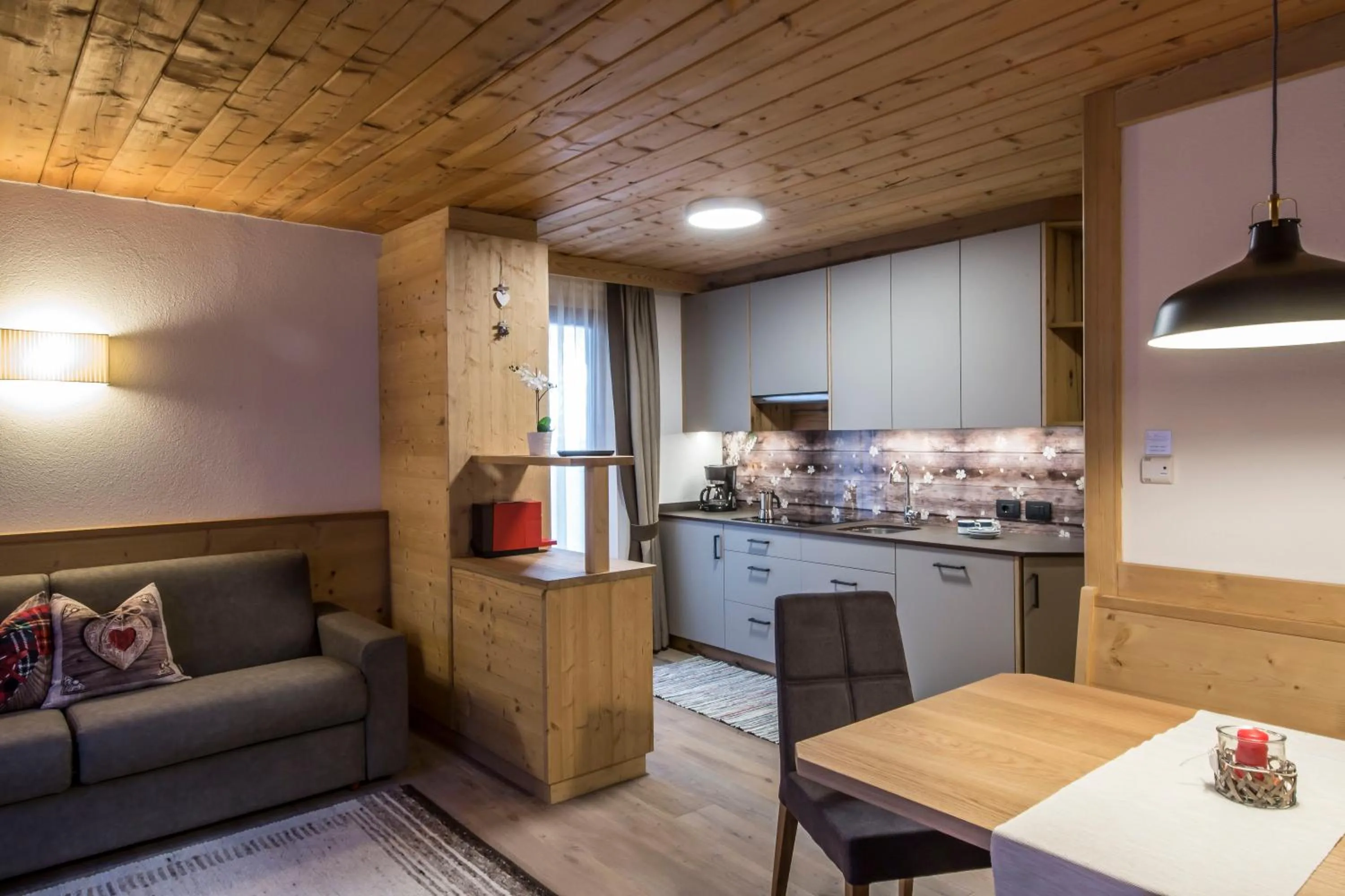 Dining area in La Bercia Alpine Lodge & Spa