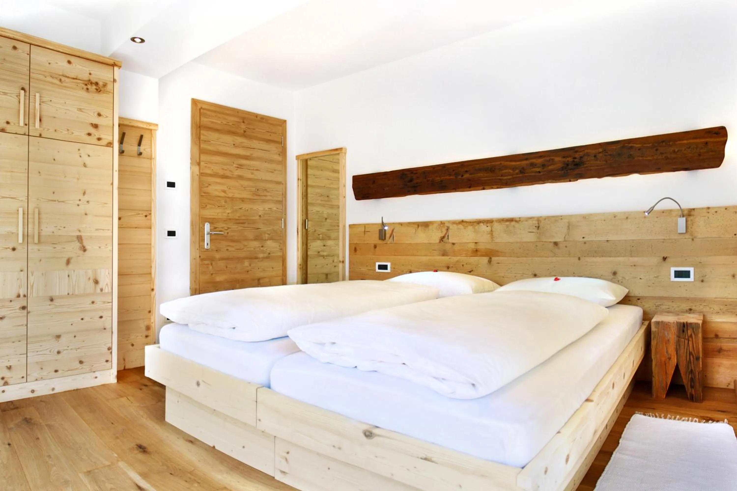 Bedroom, Bed in La Bercia Alpine Lodge & Spa