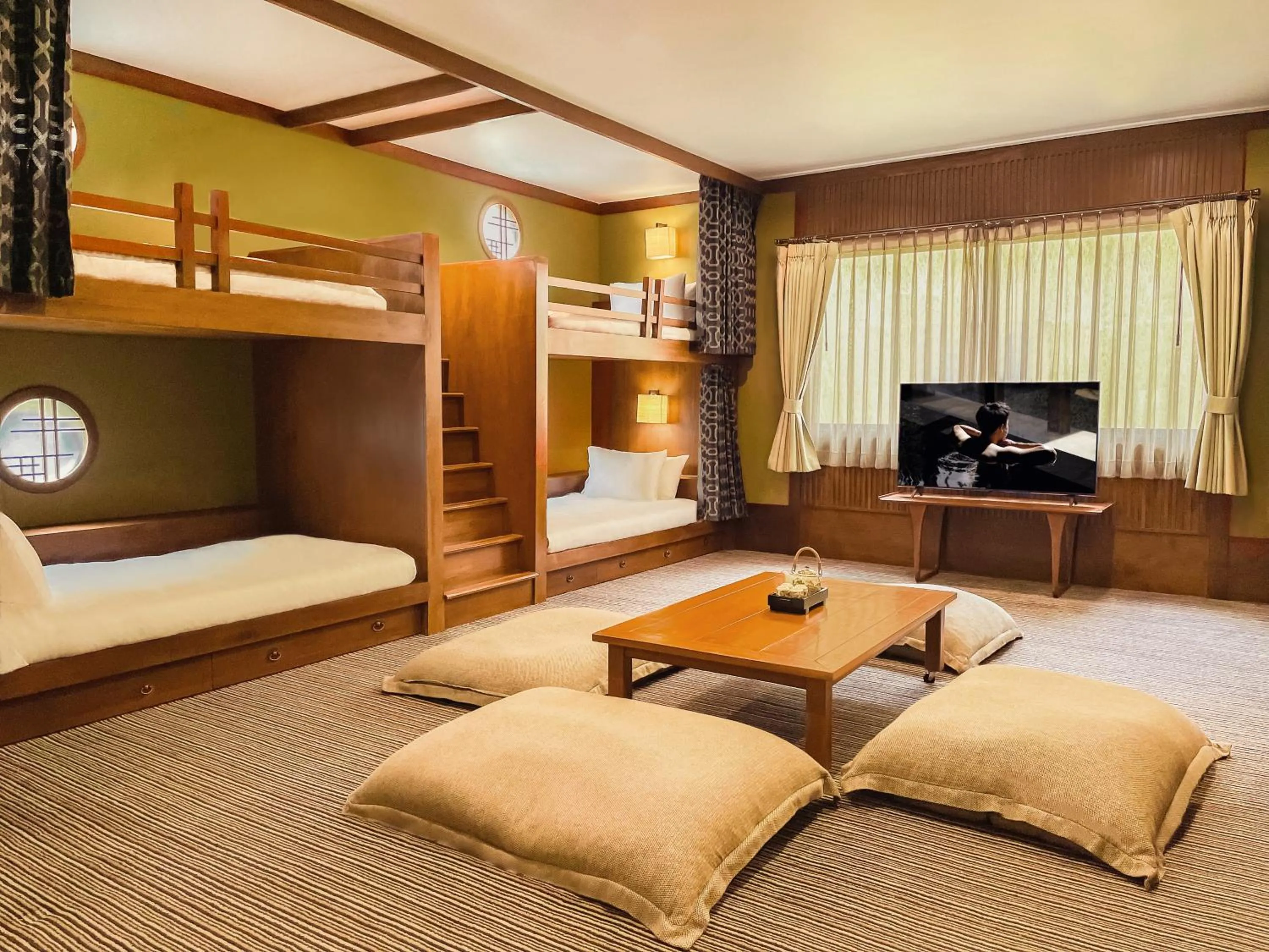 Seating area, Bed in Onsen at Moncham