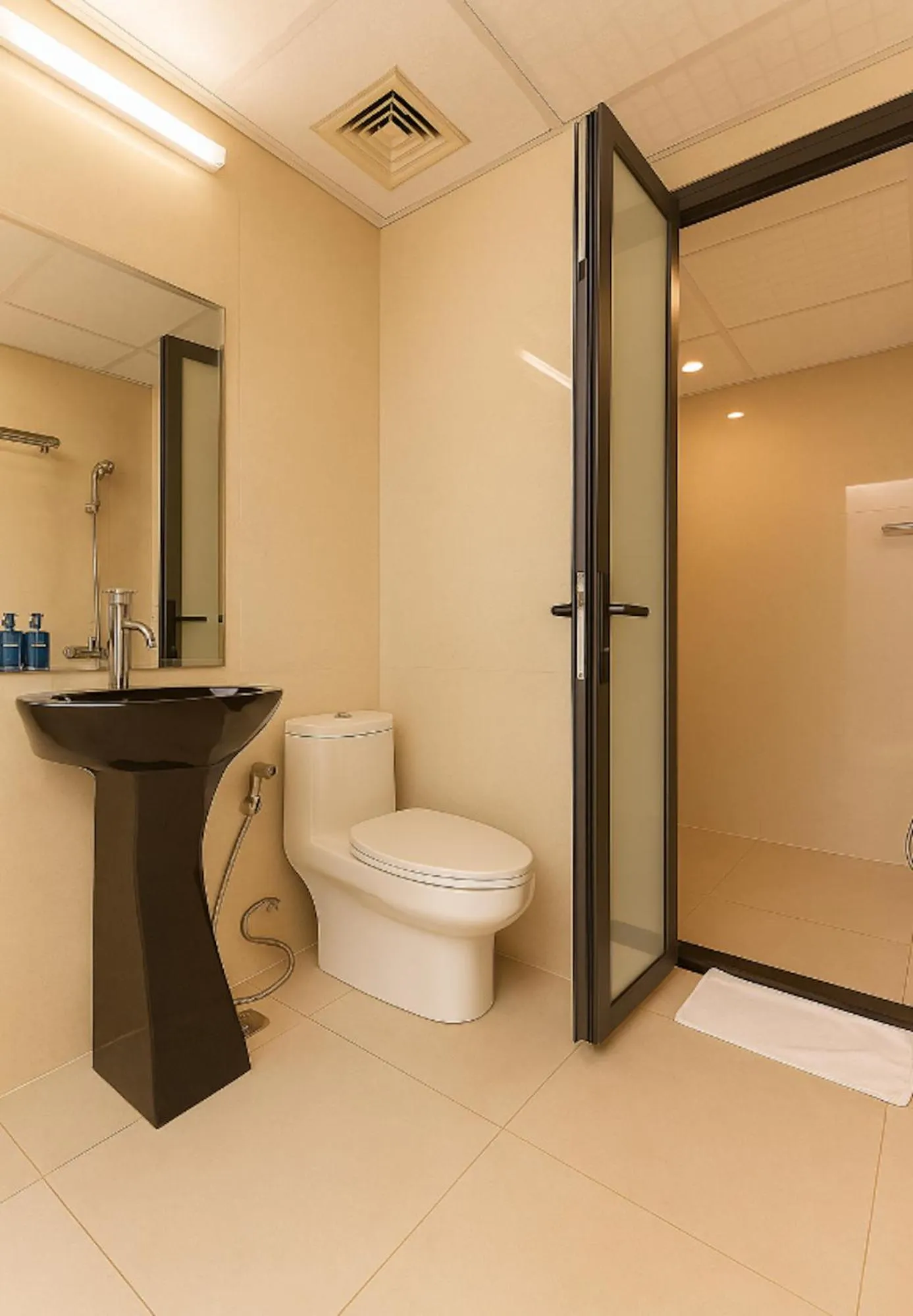 Shower in Mercury Boutique Hotel