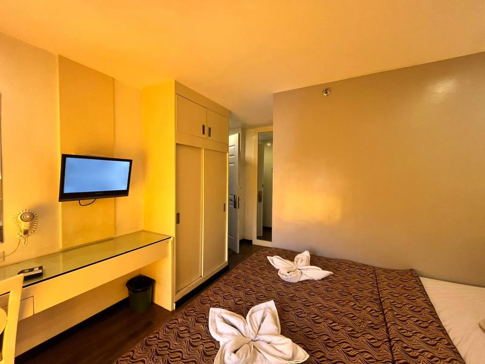 Bed in Eurotel Baguio