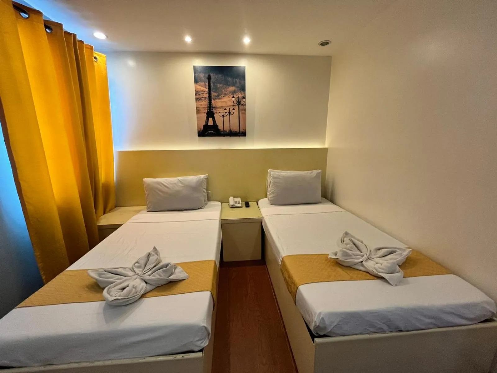 Bed in Eurotel Baguio