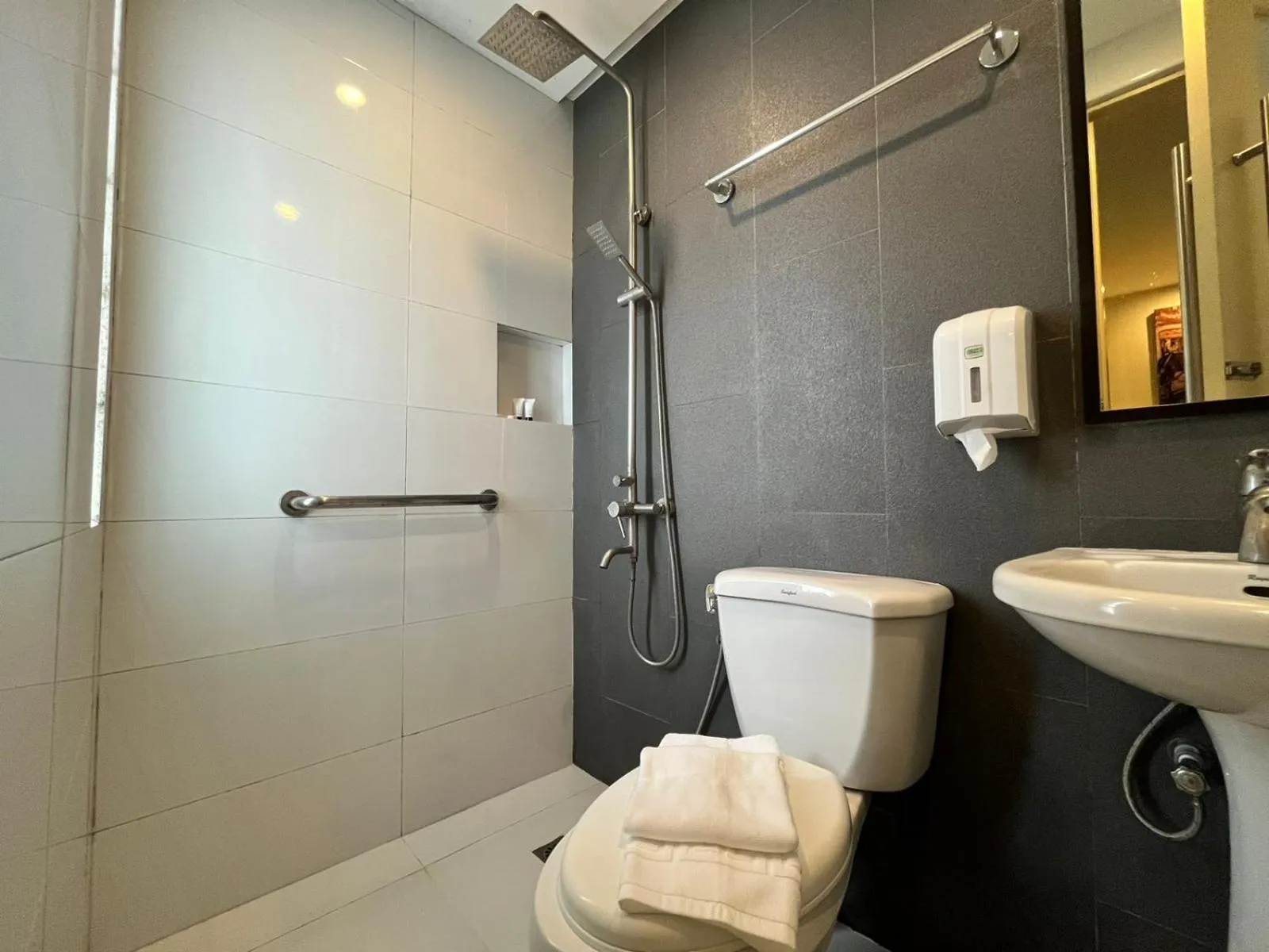 Bathroom in Eurotel Baguio