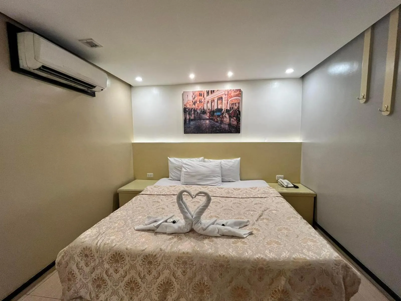 Bed in Eurotel Baguio