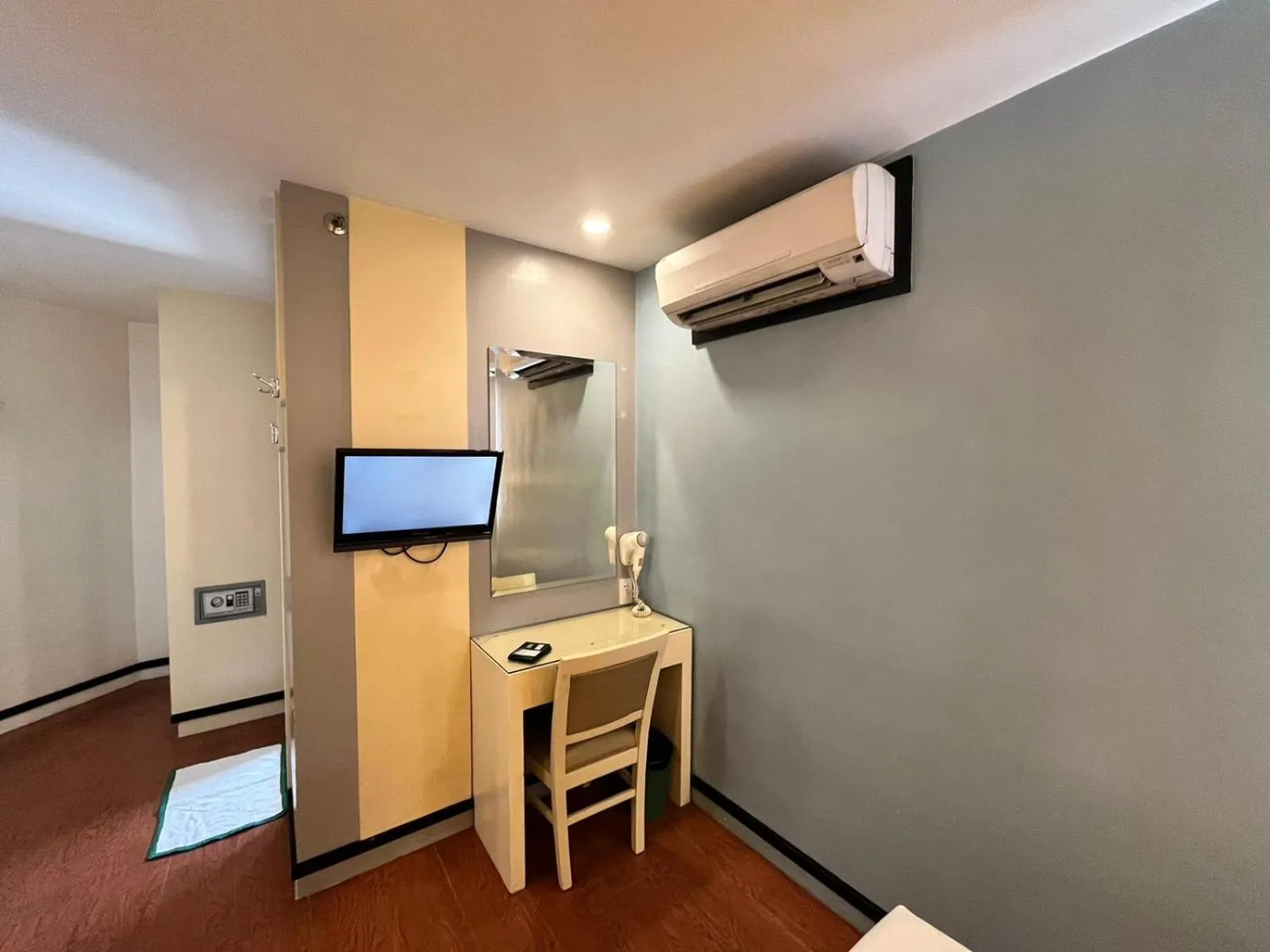 Seating area, TV/Entertainment Center in Eurotel Baguio