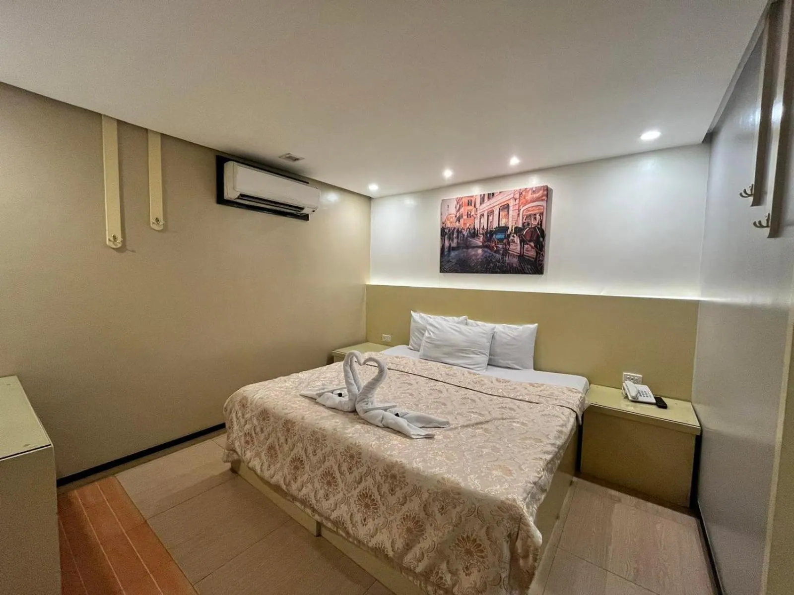 Bed in Eurotel Baguio