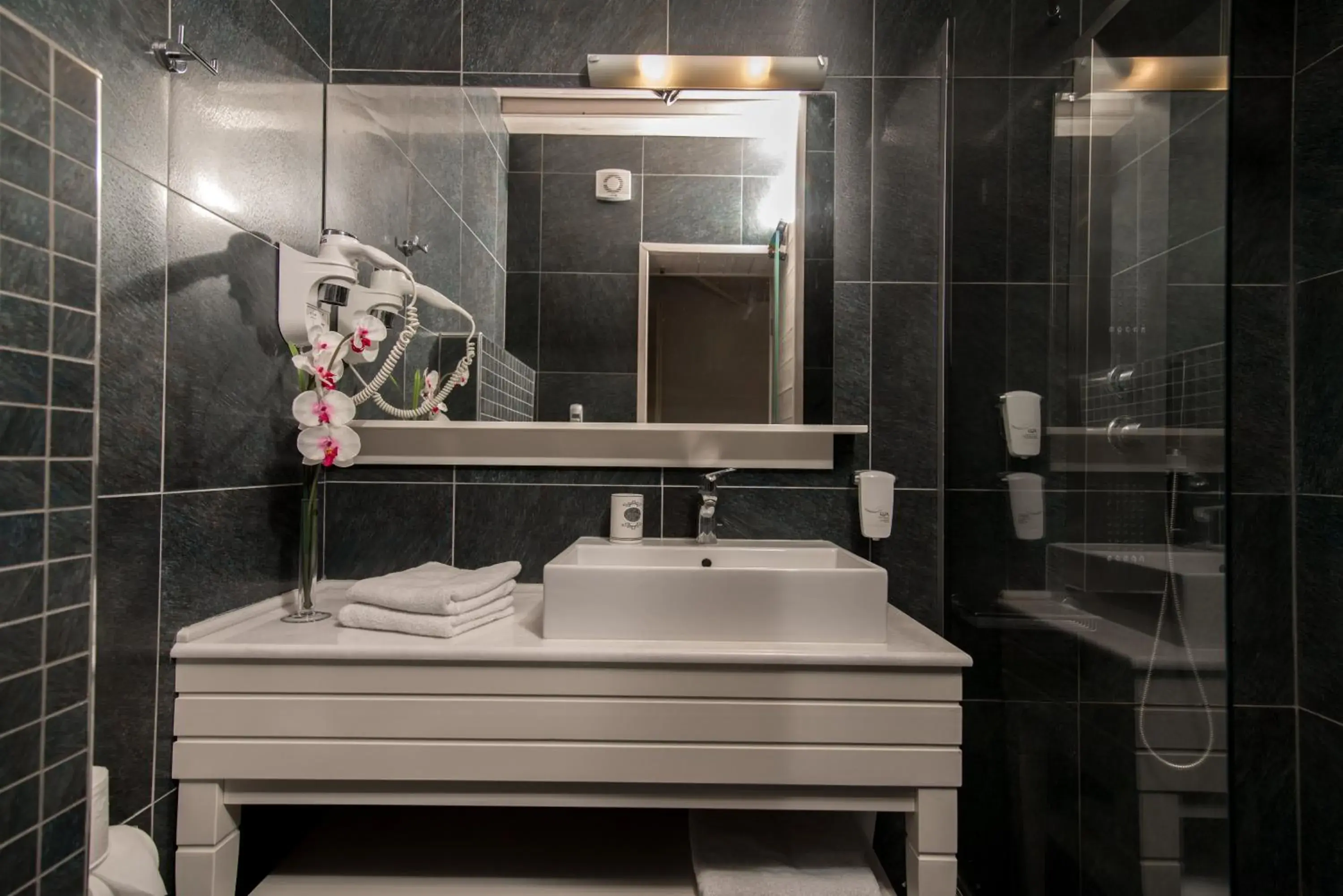 Double Room with Balcony in Cosmopolitan Hotel Double Room with Balcony in Cosmopolitan Hotel