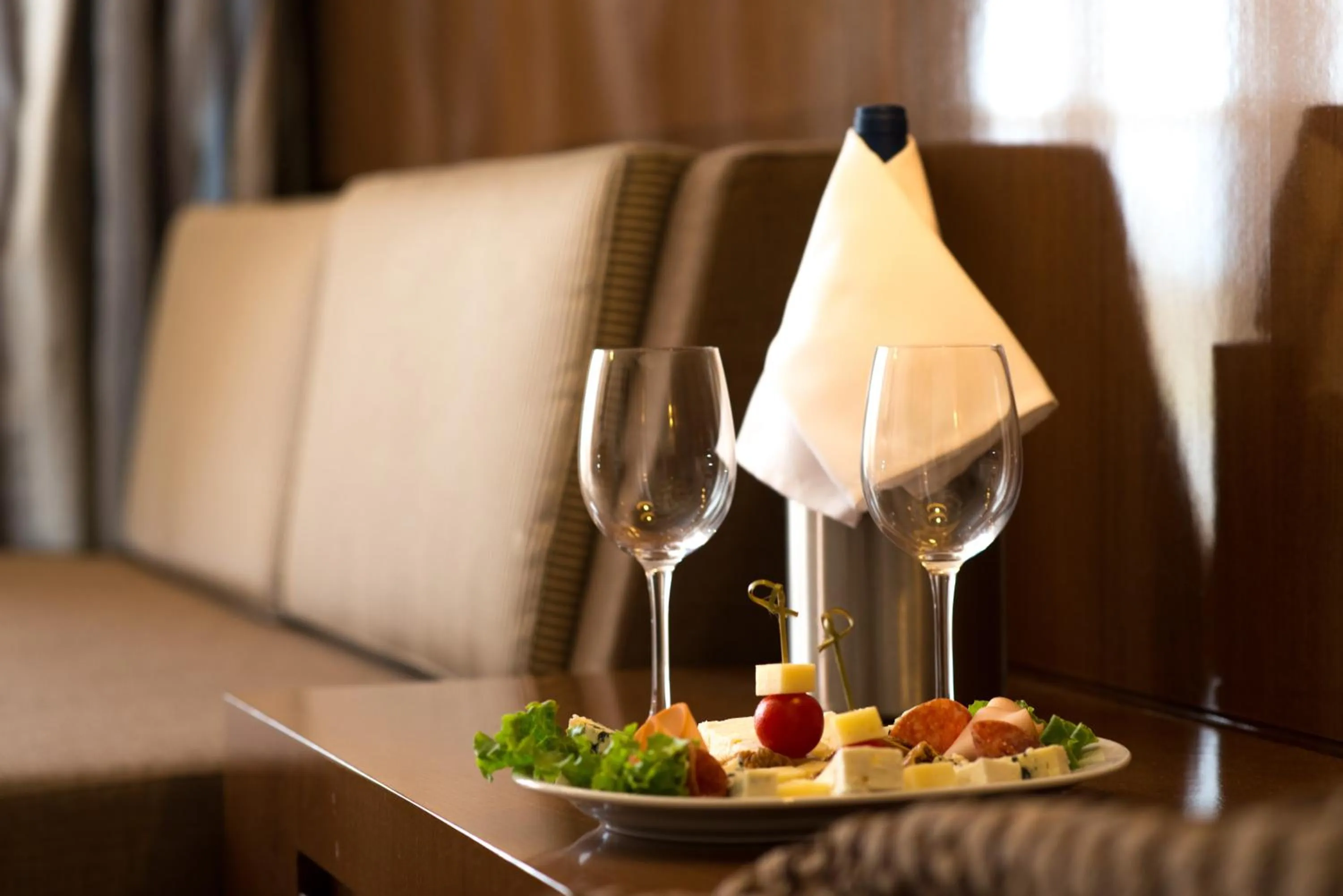 Food and drinks in Cosmopolitan Hotel