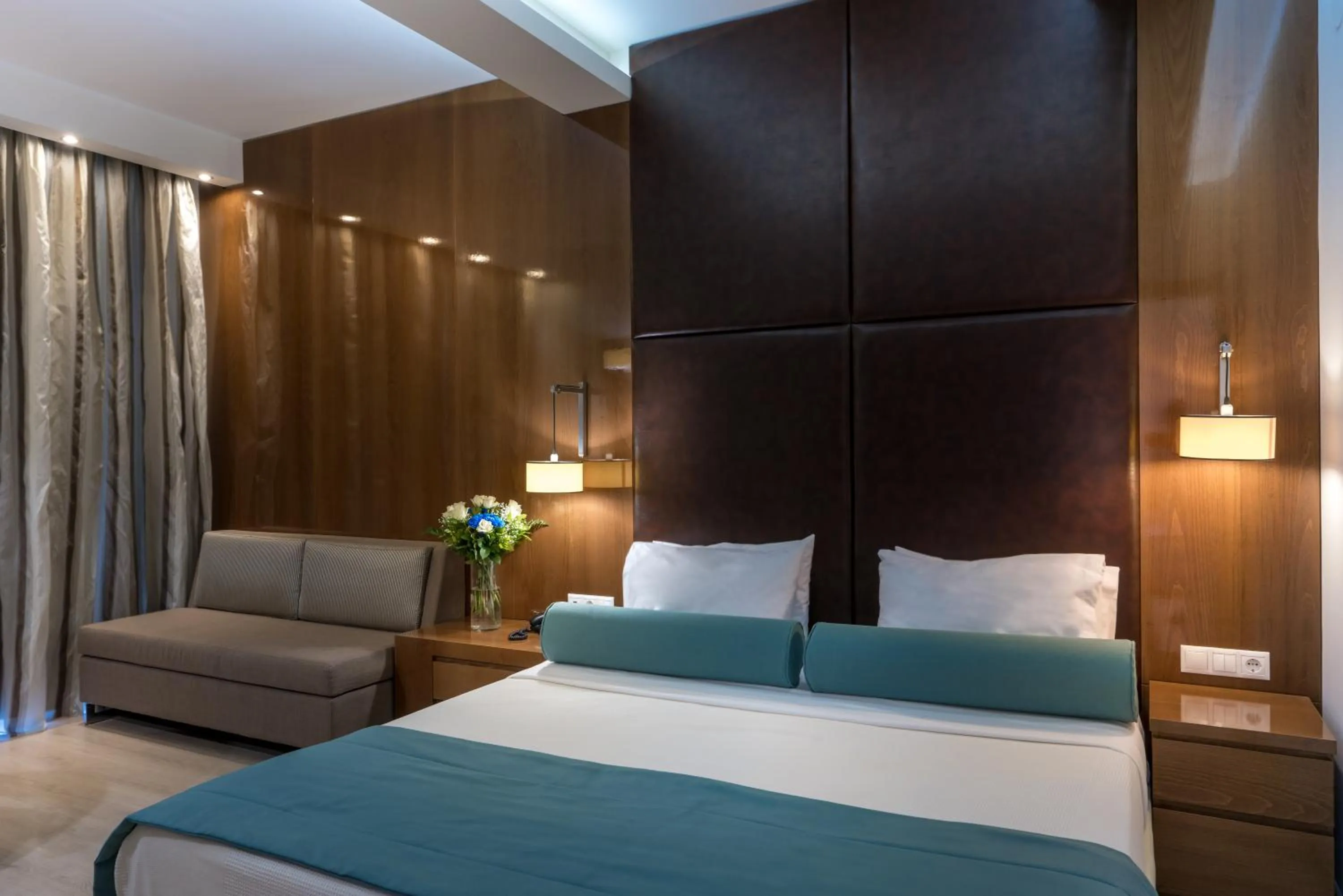 Bedroom, Bed in Cosmopolitan Hotel