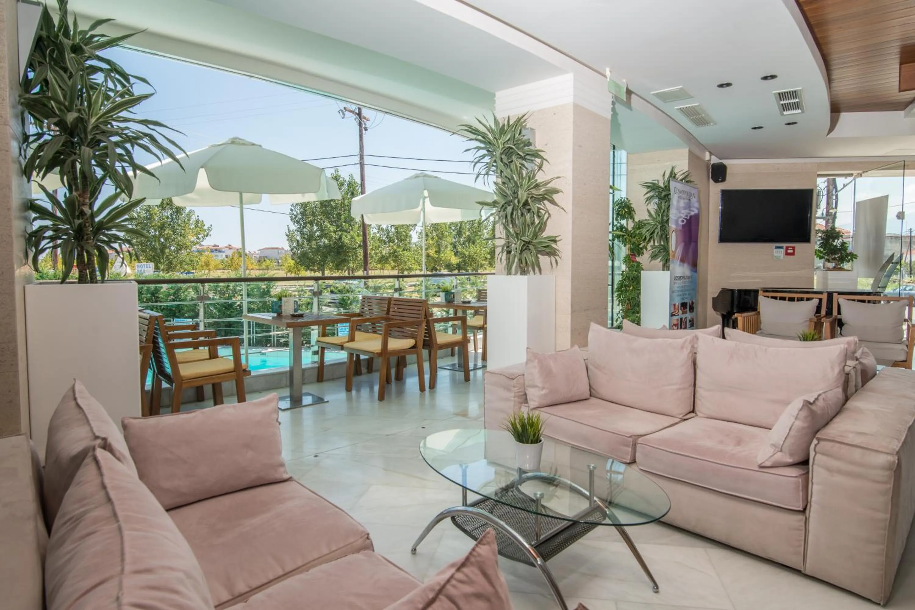 Communal lounge/ TV room in Cosmopolitan Hotel