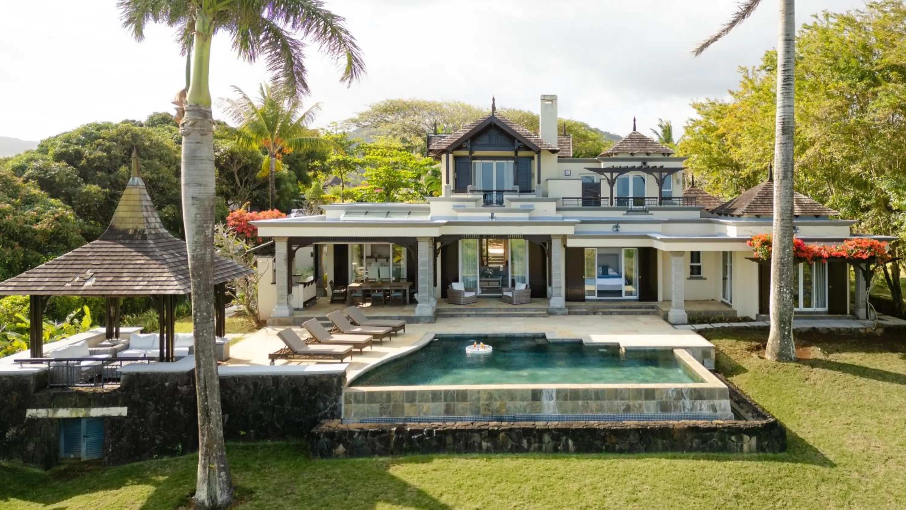 Property building in Heritage The Villas