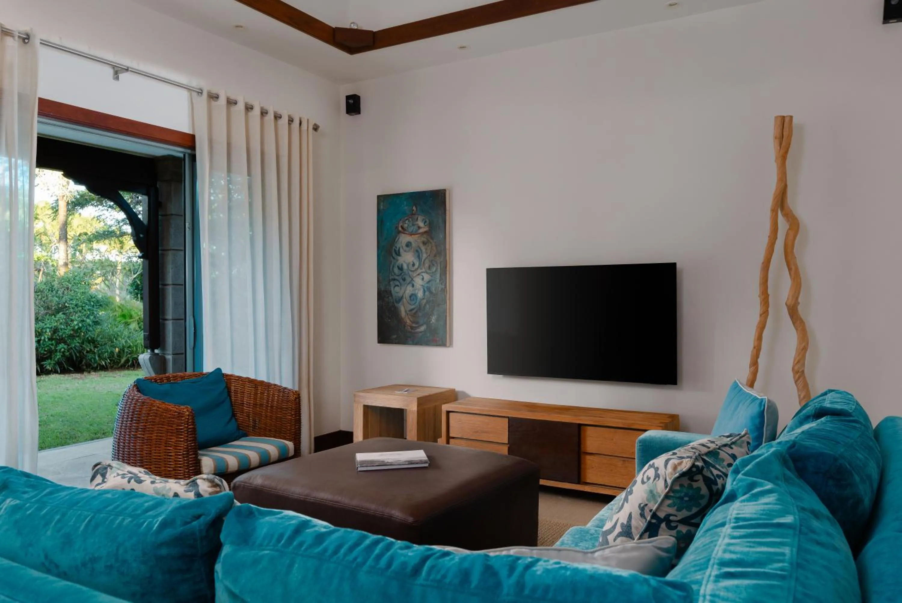 Communal lounge/ TV room in Heritage The Villas
